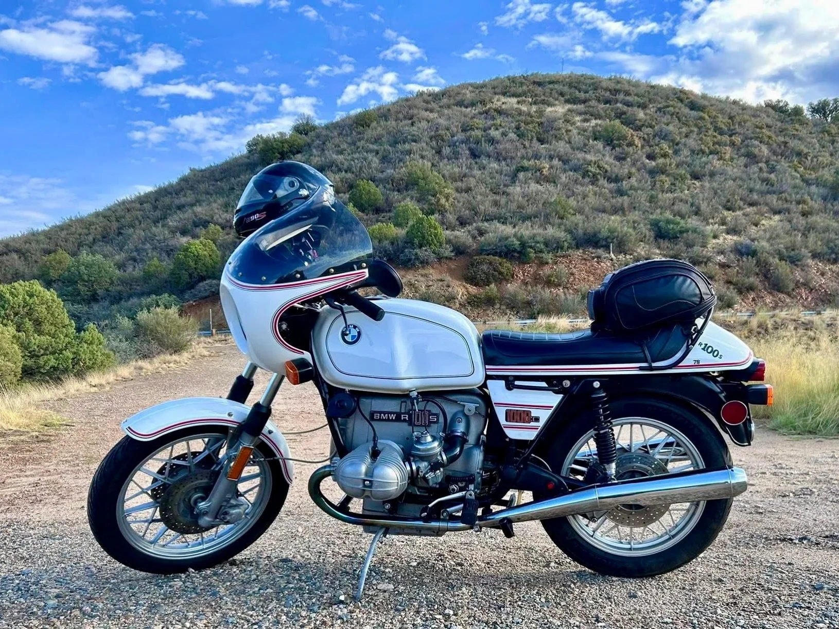 BMW R100S - 1978 and she&rsquo;s purrrrrring!
📸 Steve Ruiz
#bmwmotorrad #bmw #motorcycle #classic #Airhead www.darkshadowgarage.com