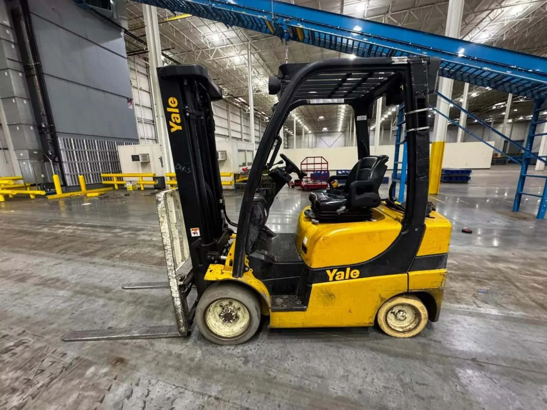 2015 Yale GLC050 5,000 LB. Forklift, 3-Stage Mast, Side Shift, 188" Lift Height,
Solid Tires, LP, 3' 5" Forks, 7,000 hours.