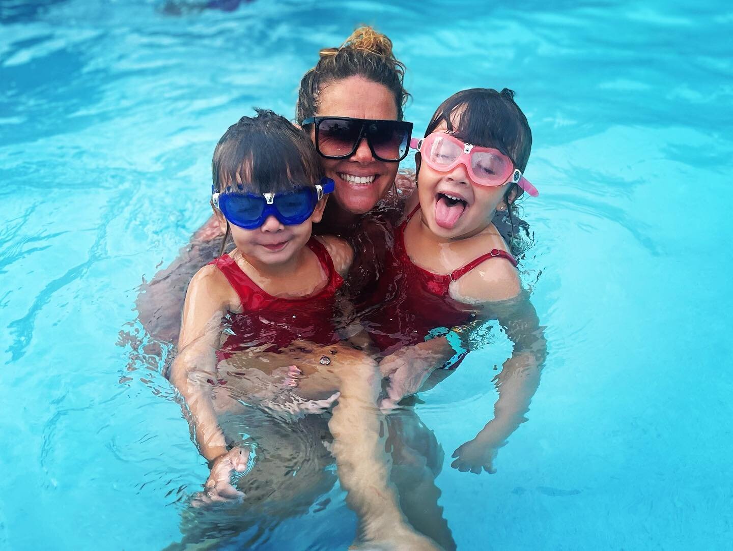 Girls just wanna match&hellip; 
Loved that we all had ❤️ suits on !!!
&bull;
&bull;
&bull;
#happyalohafriday🌺 
#girlsjustwannahavefun 
#justkeepswimming
#littlehonuswimschool
#learntoswim
#mauiswimlessons
#toddlerlife
#kidscanswim
#swimmingisfun 
#w