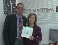 Entregamos el premio a la ganadora