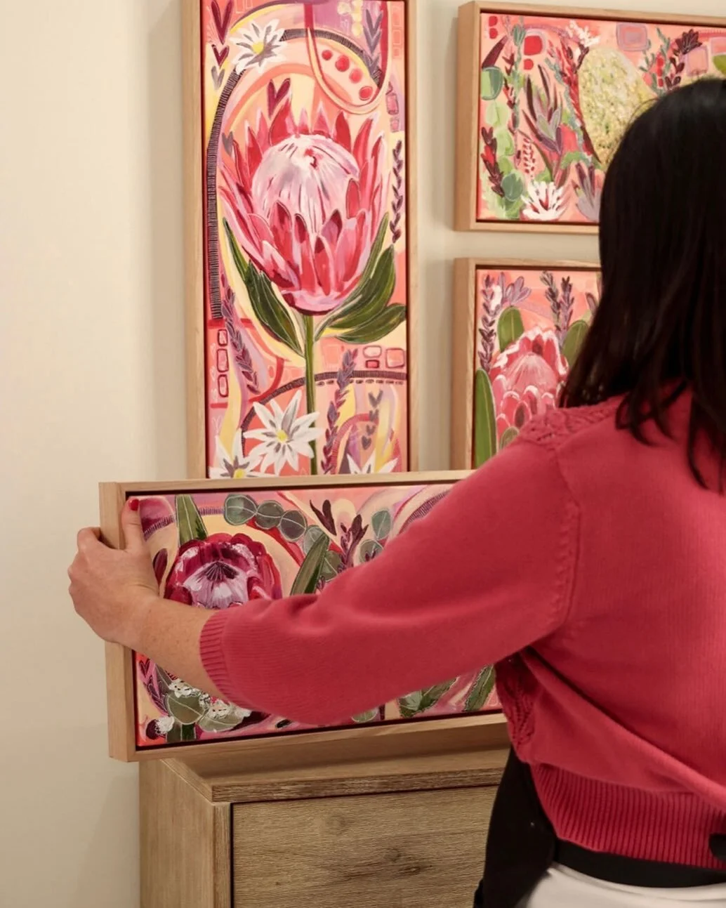 I still have some of these smaller rectangular native Australian floral art pieces available for sale through my website www.sarahmckenzieart.com 📸@hergoldenpoint