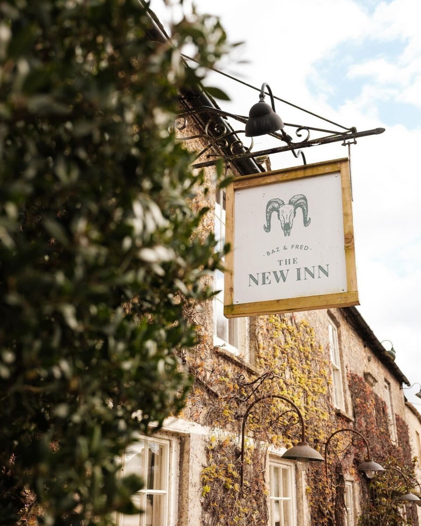 One of our favourite country pub recommendations . The New Inn at Coln St Aldwyns is just a 10 min drive from The Lodge. 

Fabulous food and drinks, a beautiful setting and friendly staff make this a definite visit during your stay. 

📸: @thenewinnc