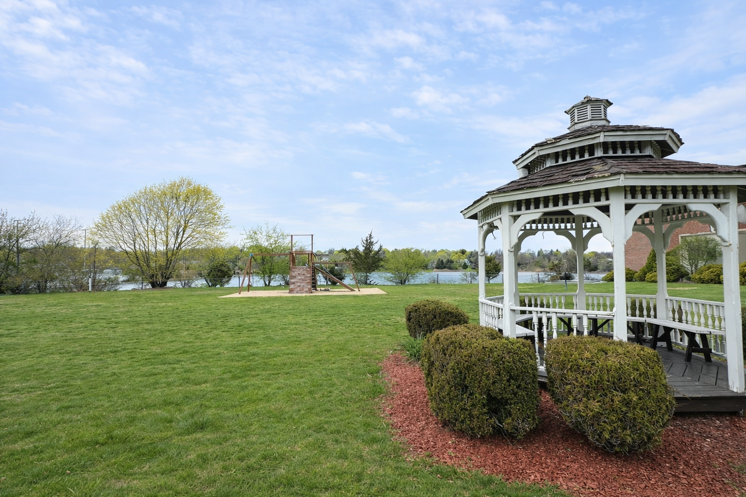 Gazeebo_Left_Side_View.png
