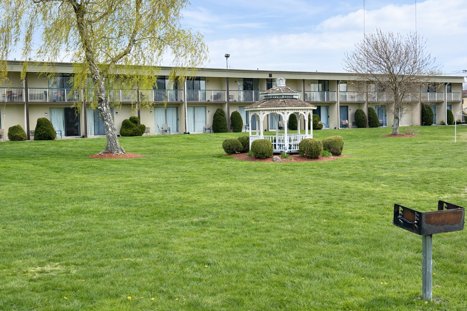 Grille_Gazeebo_Building.png