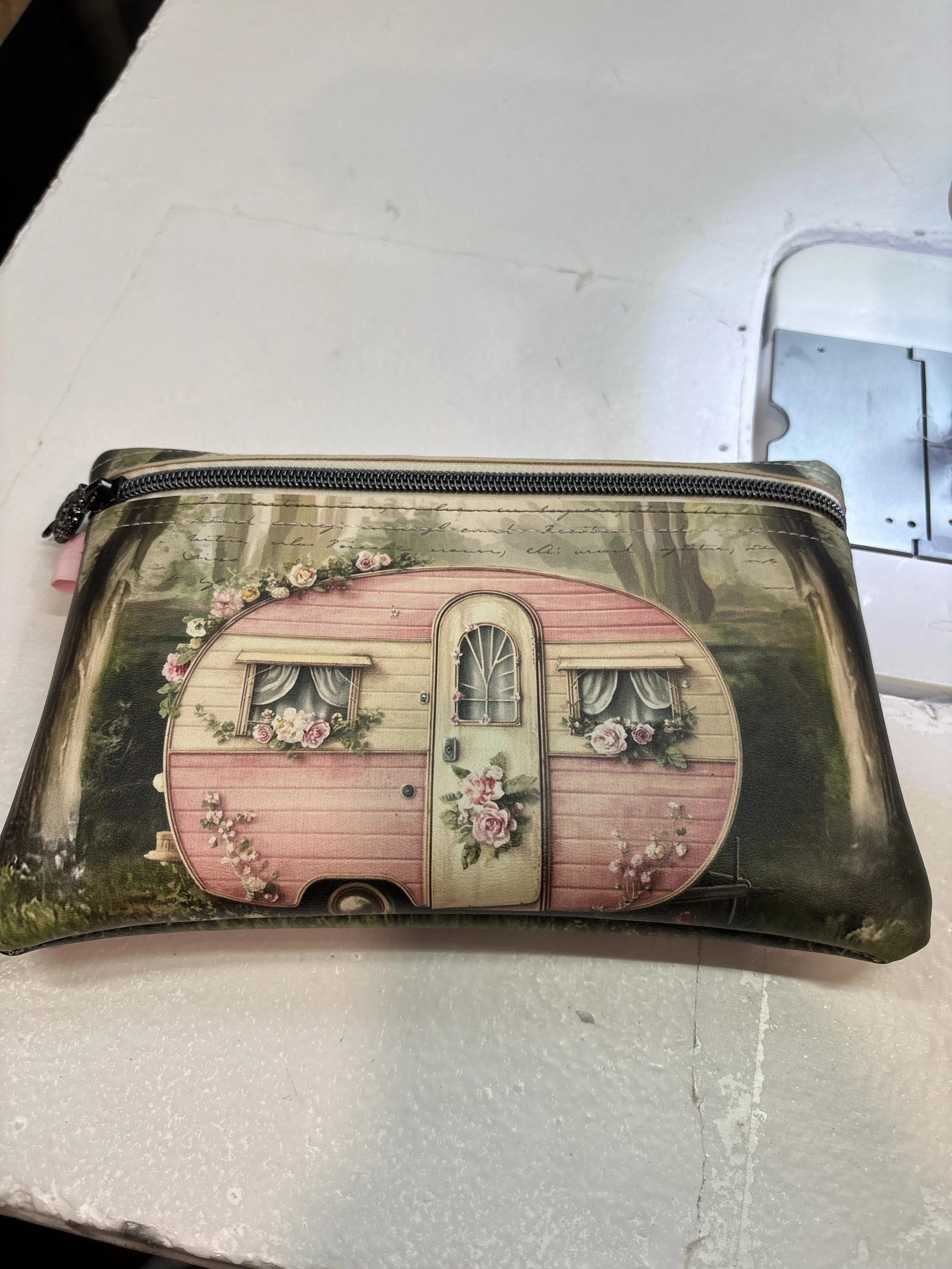 Tutorial coming soon: Simple Zippered Pouch