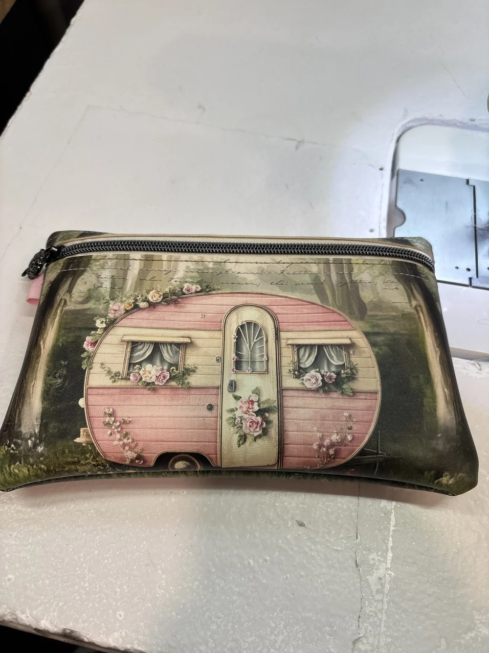 Tutorial coming soon: Simple Zippered Pouch