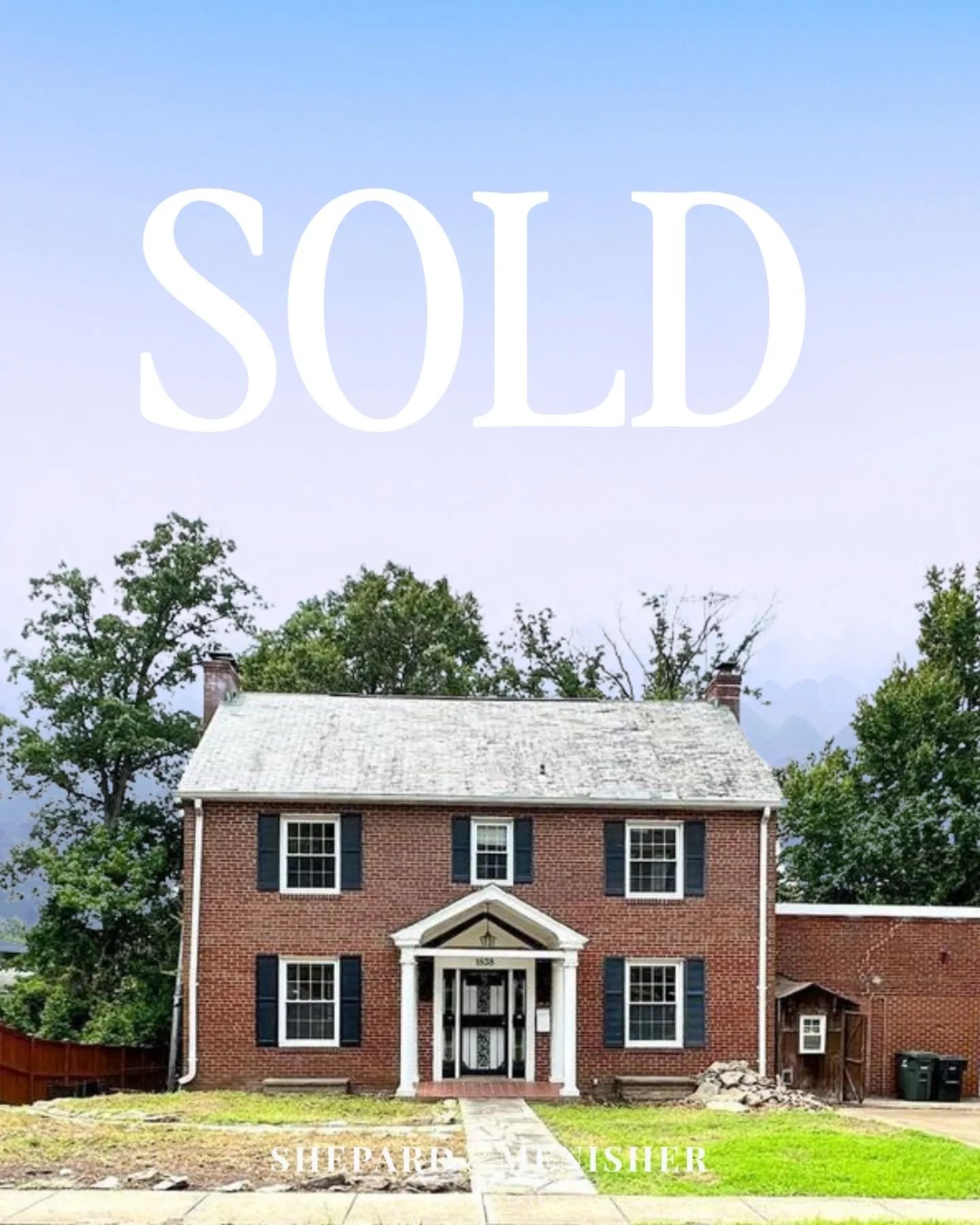 Sold at $1,200,000 ✨️ | Lyon Village | Representing the Buyers 

We can't wait to see how our clients transform this home. Some people have the vision and others have the desire to renovate. Well they have both, so this one will surely be a stunner o
