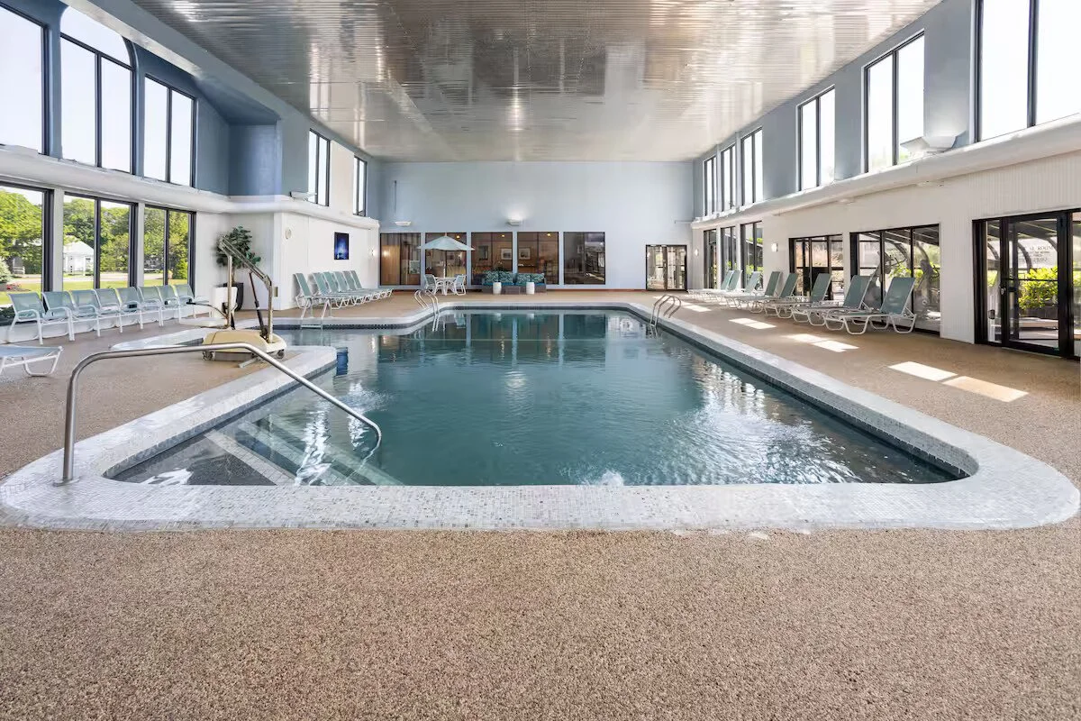 58920_indoor_pool_1_converted.jpg