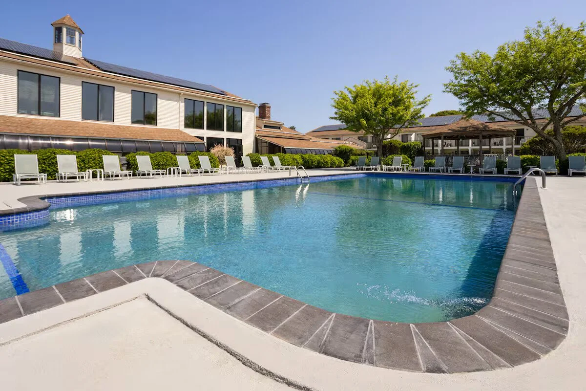 58920_outdoor_pool_4_converted.jpg