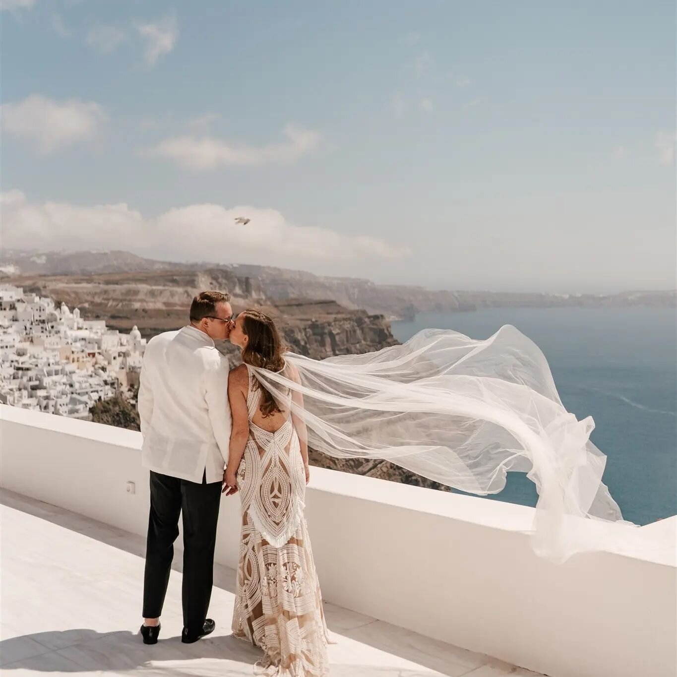 Hold up! Can we take a moment to appreciate this stunning creature the fact that I got to be her fairy godmother for the day? Jaclynn and I go way back to my former Santa Barbara days, and getting to glam her up for this super special day was such an