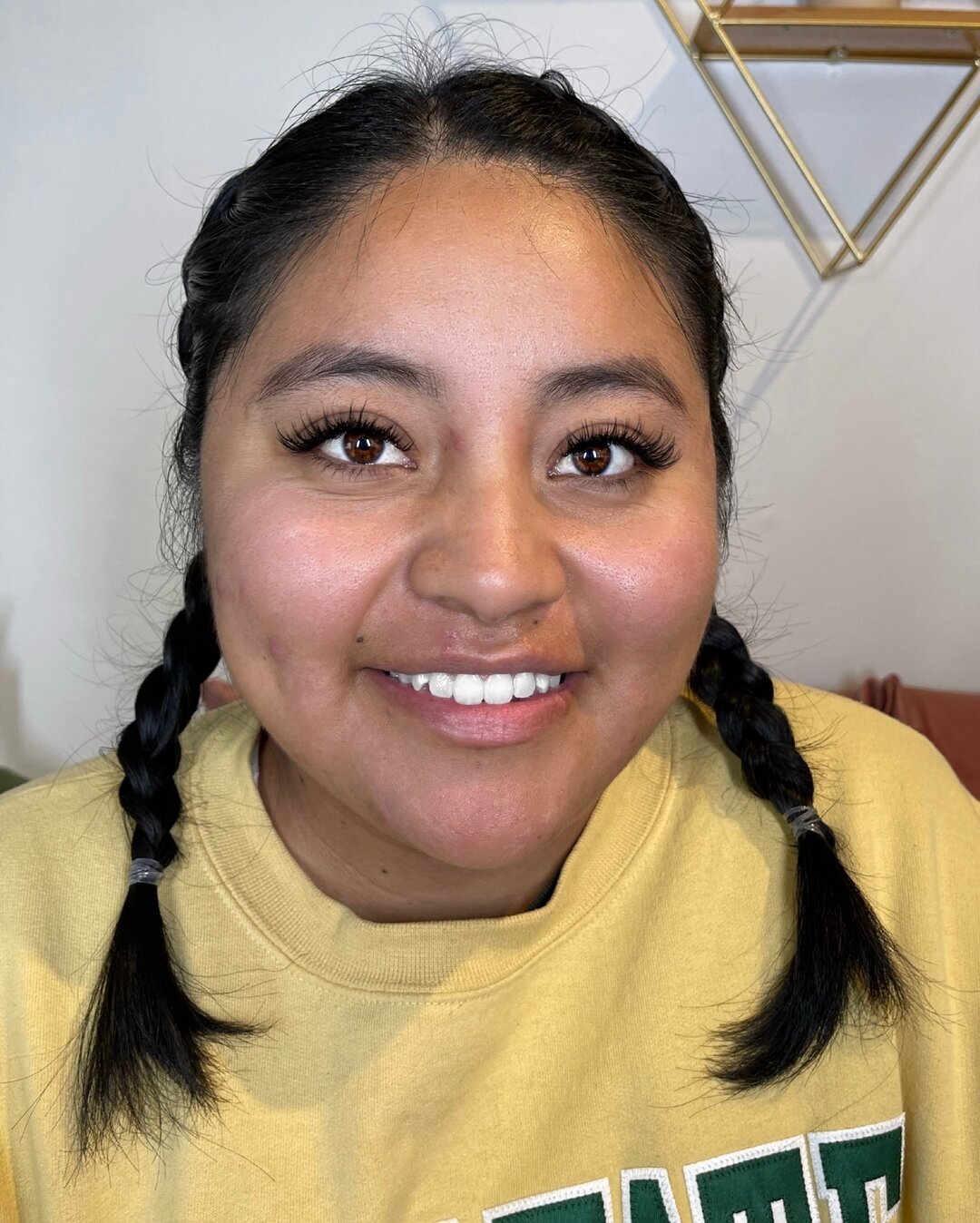 𝐍𝐚𝐭𝐮𝐫𝐚𝐥 𝐘𝐞𝐭 𝐖𝐢𝐬𝐩𝐲 𝐋𝐚𝐬𝐡𝐞𝐬 ⁣
Bernardette had been my loyal Brazilian client for quite some time, but last year she decided to up her lash game with lash extensions. 

Although she loved her first classic lash set, she quickly switc