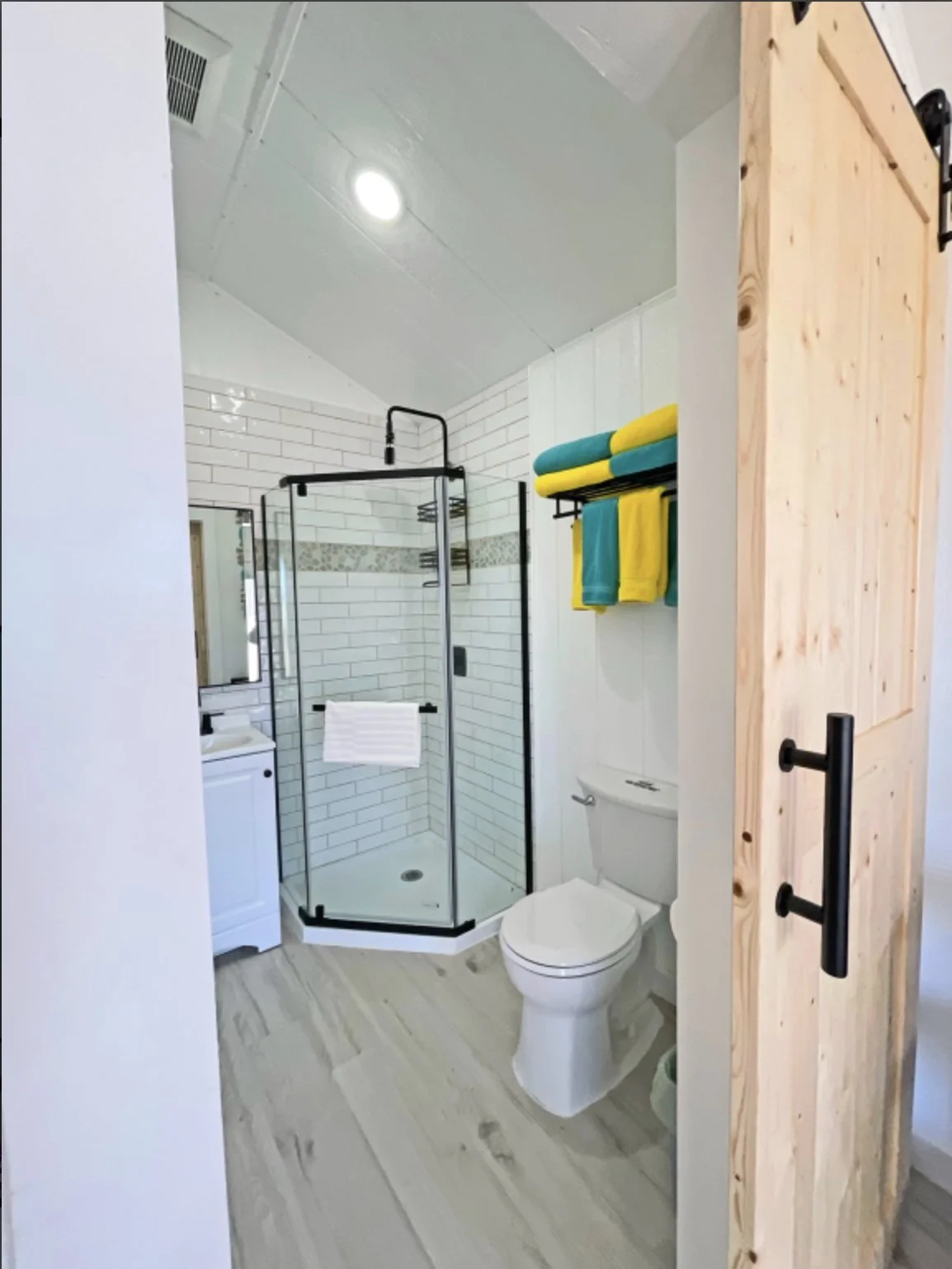 coral free cabin bathroom.jpg