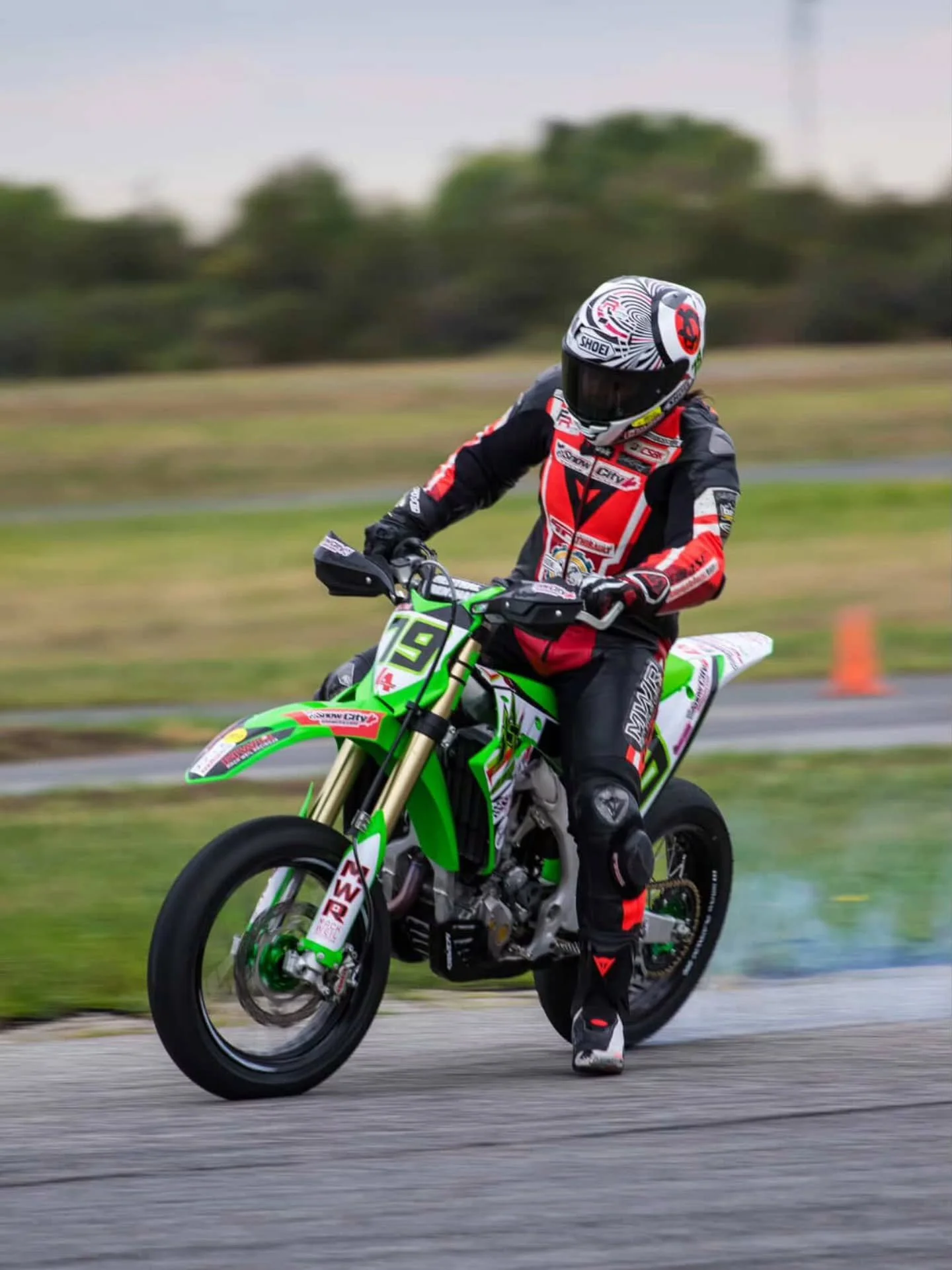 Sweet shot, thanks Jared!  Loving this Kawasaki KX450F @jared_m_photos @canadiankawasaki @csbk_official @snowcitycyclemarine @importationsthibault @88moto_ @dpbrakesracing @racemoto.ca