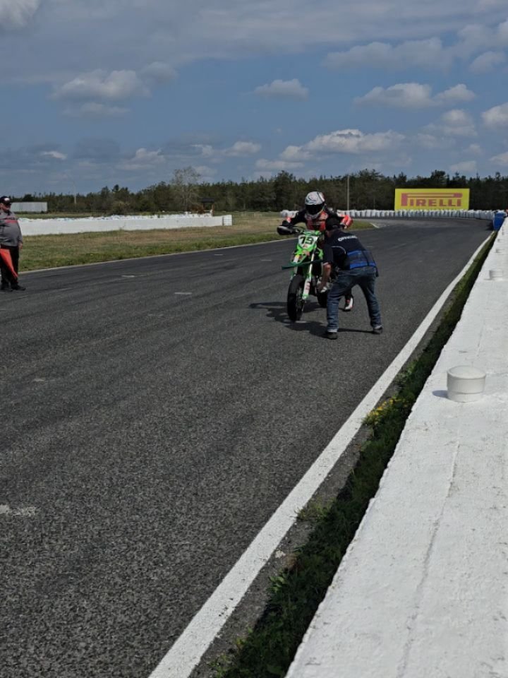 Lol...hmmm, this maybe harder than it looks lol...but riding this KX450F on the track is unreal, SO much fun.  @canadiankawasaki @csbk_official @snowcitycyclemarine @importationsthibault @88moto_ @scottcartier_racing @dpbrakesracing