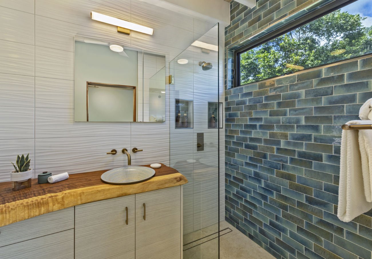 Villa Jubilee-luxury bathroom suite .