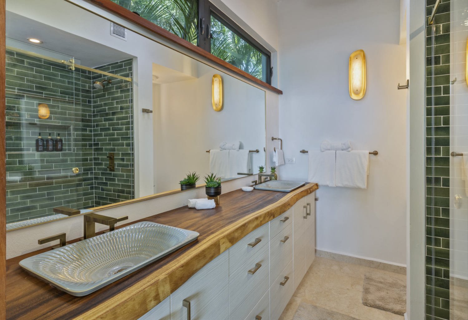 Villa Jubilee-luxury bathroom suite in short term rental on st thomas vi.