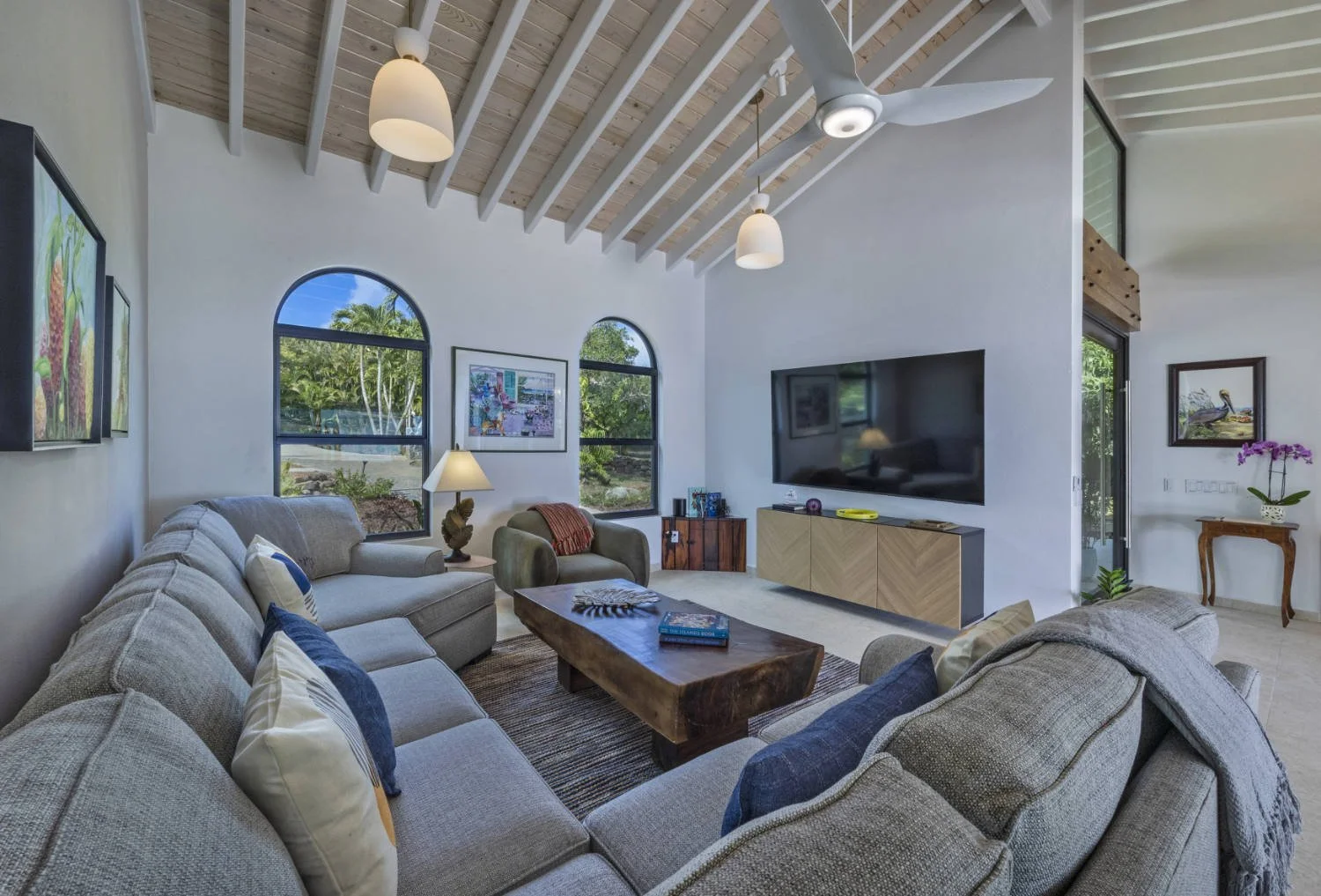 Villa Jubilee-comfortable living room in luxury airbnb rental on st thomas vi.