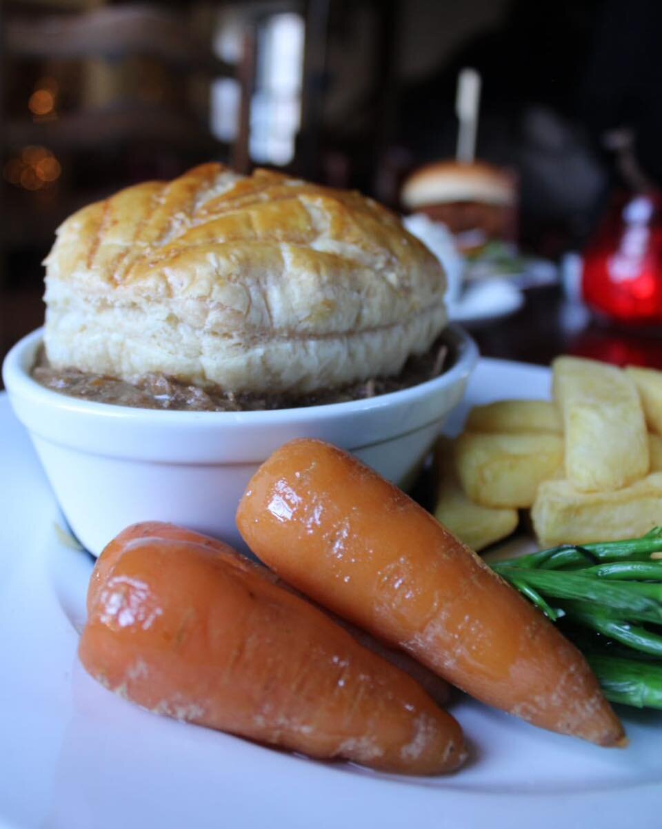 Sunday and a Pie go together like Macaroni and Cheese🥰🥧

We have two Pies here at the Tolbooth that blow the minds of all customers who order them&hellip;

Homemade Steak &amp; Sausage Pie and Homemade Haggis, Steak &amp; Sausage pie, both served w