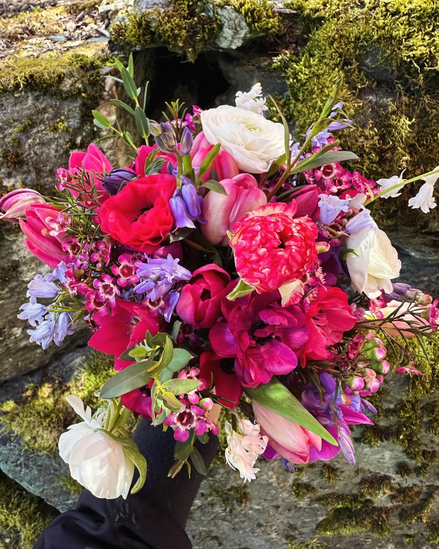 Some of my favorite bouquets from the spring subscriptions! 💐 

Sign up NOW for the summer bouquet subscription before they are all sold out! 

#flowers #flowerfarm #dyibouquets #pnw #bellinghamflowers #bellingham #buylocal #tulips #rananculus #daff