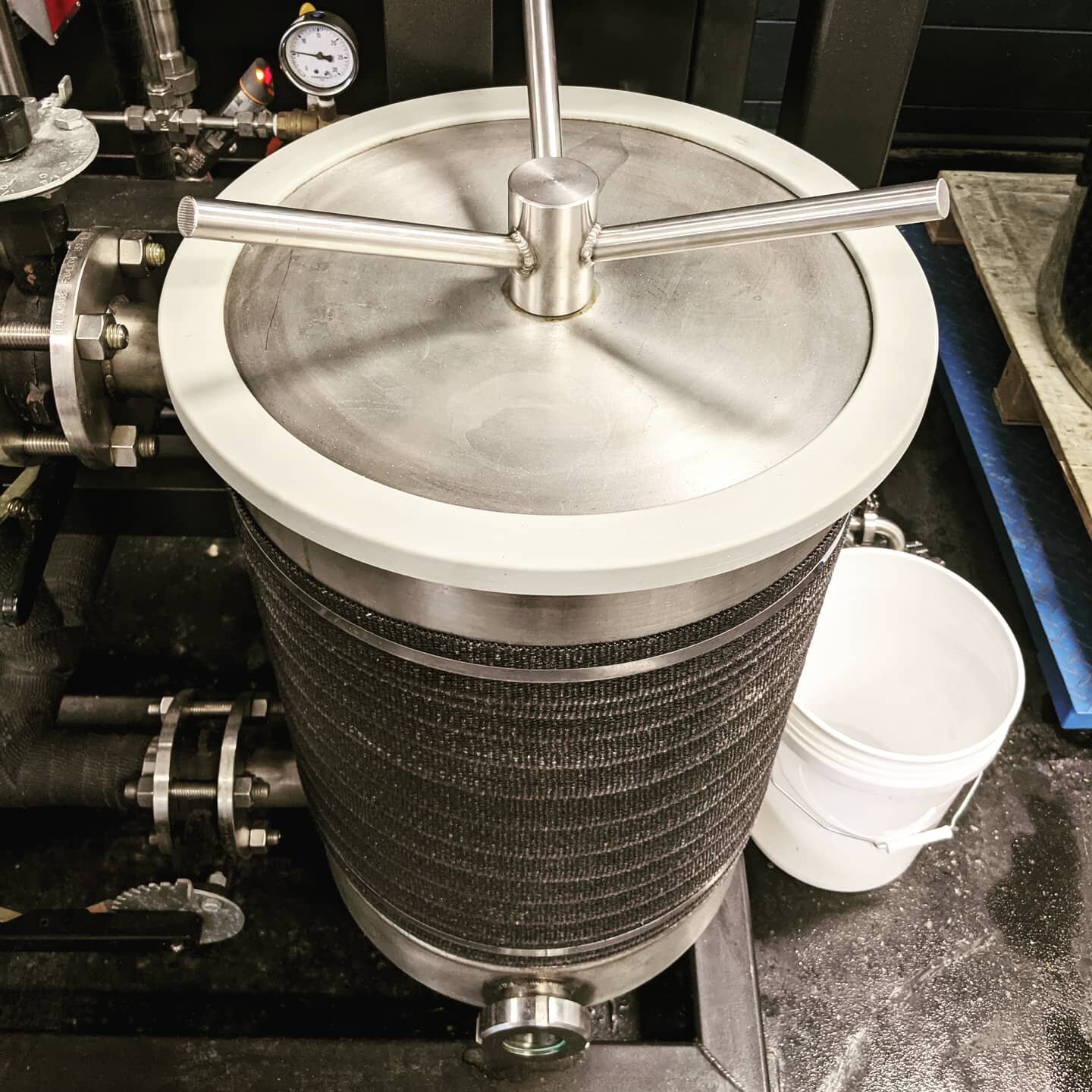 Why are these botanical baskets SO BIG? 

Vapor is ripping through the rest of the machine at 100 feet per second. The large diameter of the baskets slows down the vapor and allows for dwell time and proper extraction of ingredients. 

Alcohol is an 
