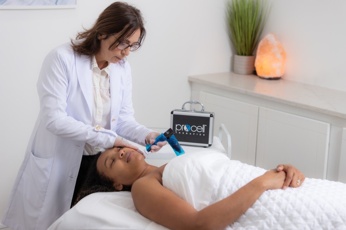Procell treatment is known for its multiple benefits for the skin such as:
- Soften wrinkles and fine lines
- Provides collagen alignment and formation
- Improves surgical scars and stretch marks
- Reduces unwanted pigment
- Improves pore size and sk