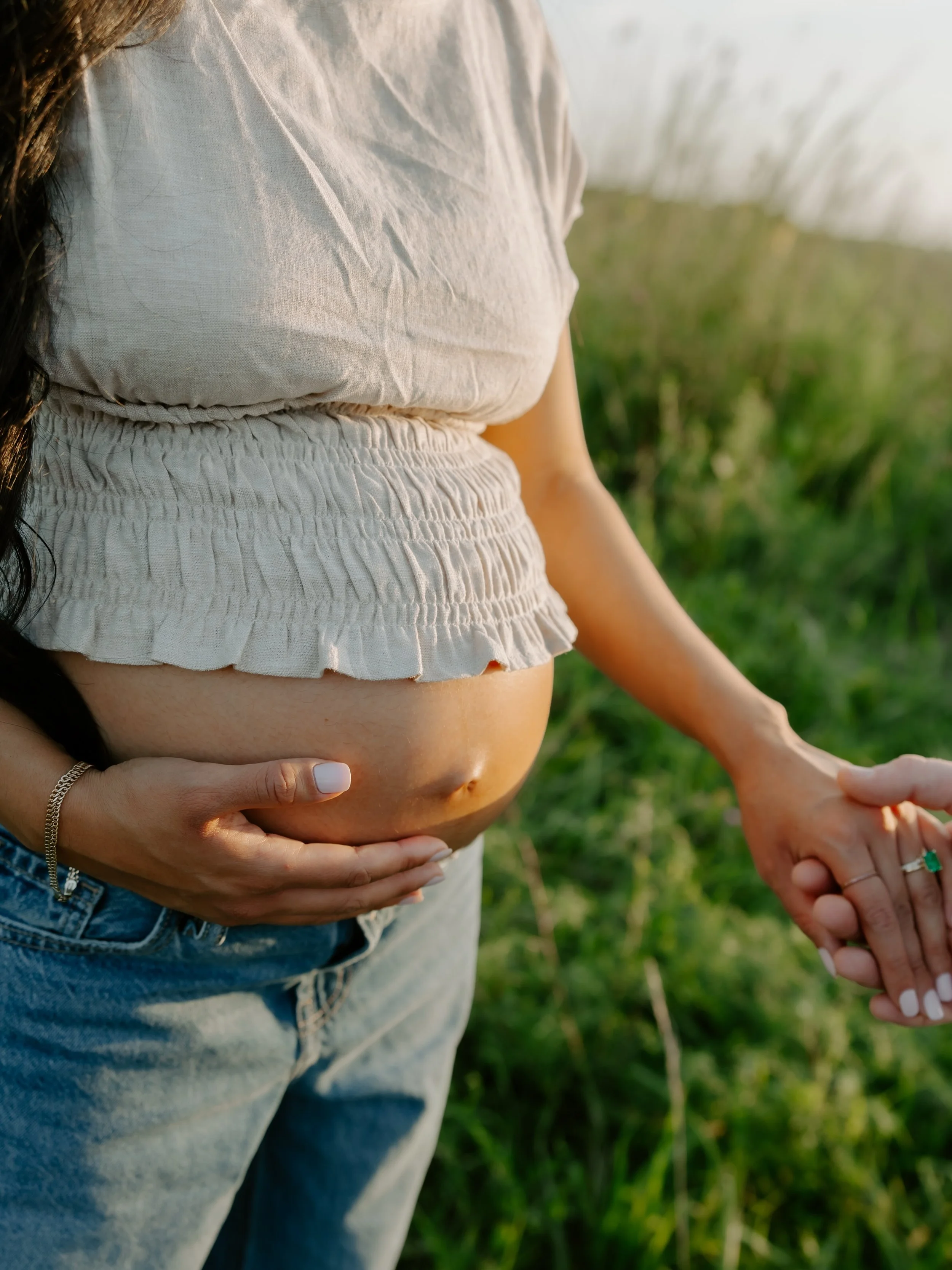 Got to document this sweet time for Jackie + Mark as they step into a new chapter of life together 🌠💫

#kansasphotographer #kansascity #manhattankansas #manhattankansasphotographer #maternityphotos