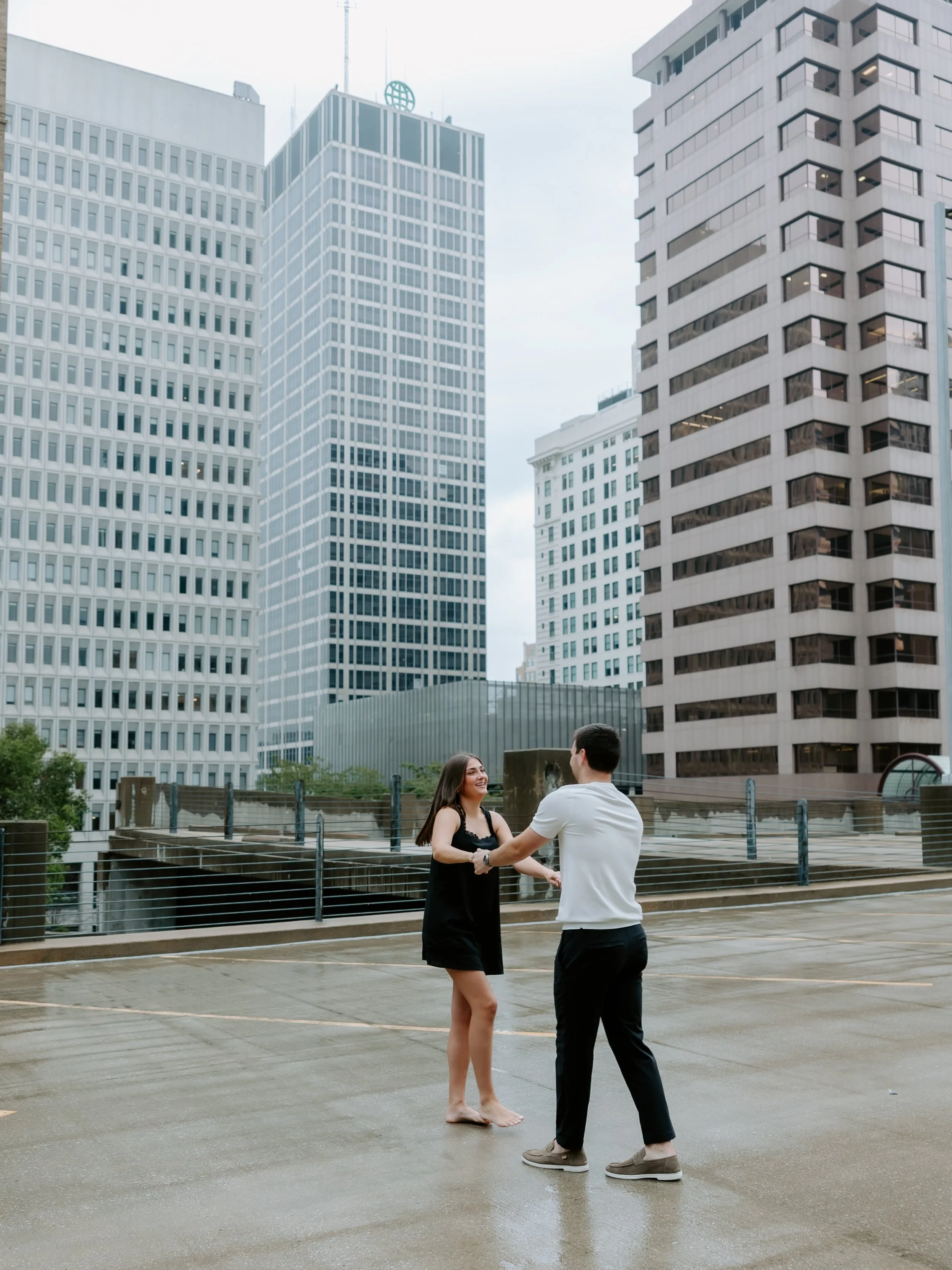 Let&rsquo;s get dressed up + run around the city together 🏙️✨

We snuck in a morning session on a rainy day in Downtown KC + it was so so fun. Had the best time with Hannah + Hunter 🤍🤍

#kansasphotographer #kansascity #kansascityphotographer #coup