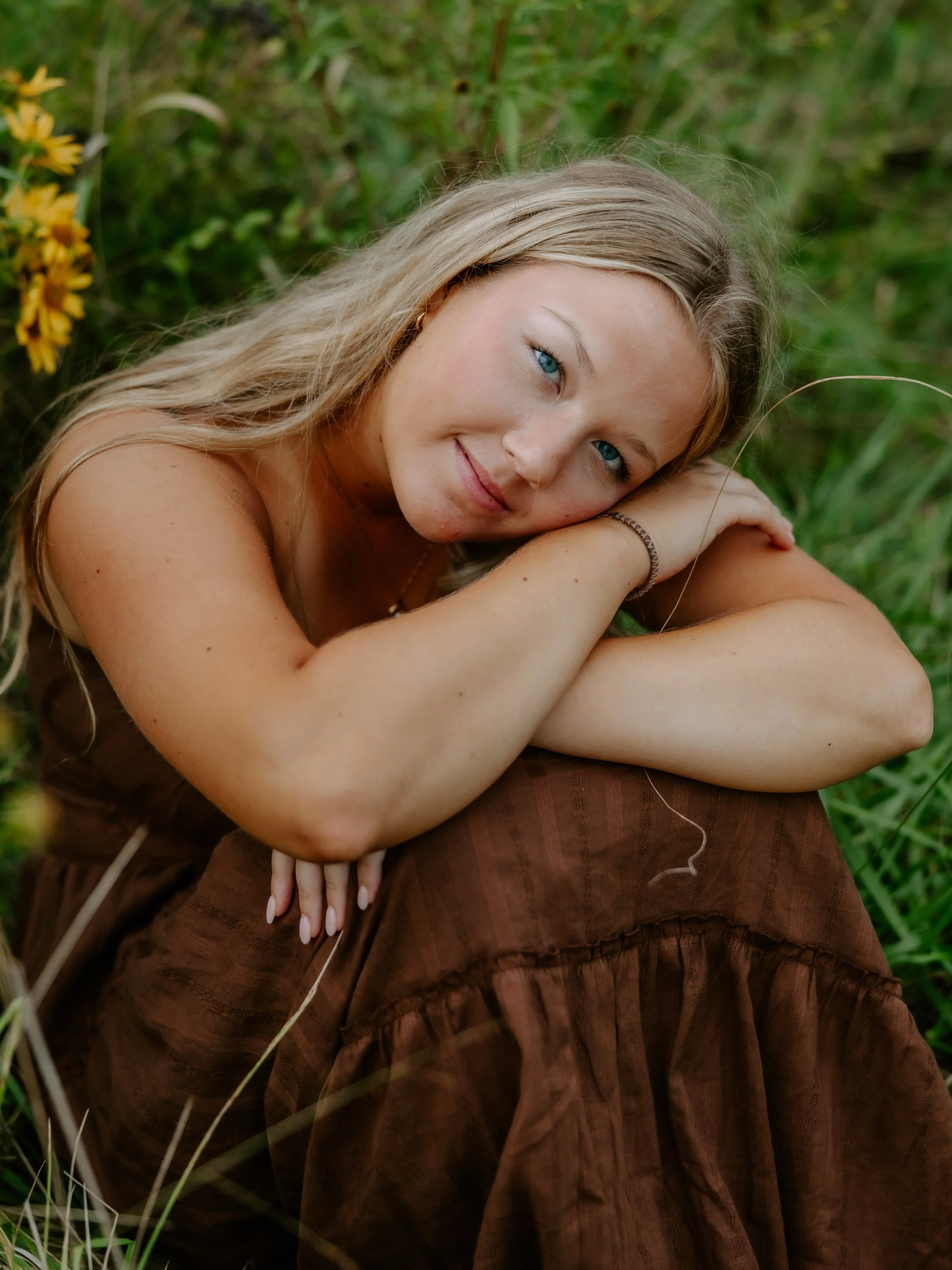 #SeniorSunday with Eva!!!🤎🤎

Had the best time with her in September for her senior photos. It was the sweetest Sunday evening and I loved exploring some new spots with her!!🤠🌾✨

#kansasphotographer #missouriphotographer #kansascityphotographer #