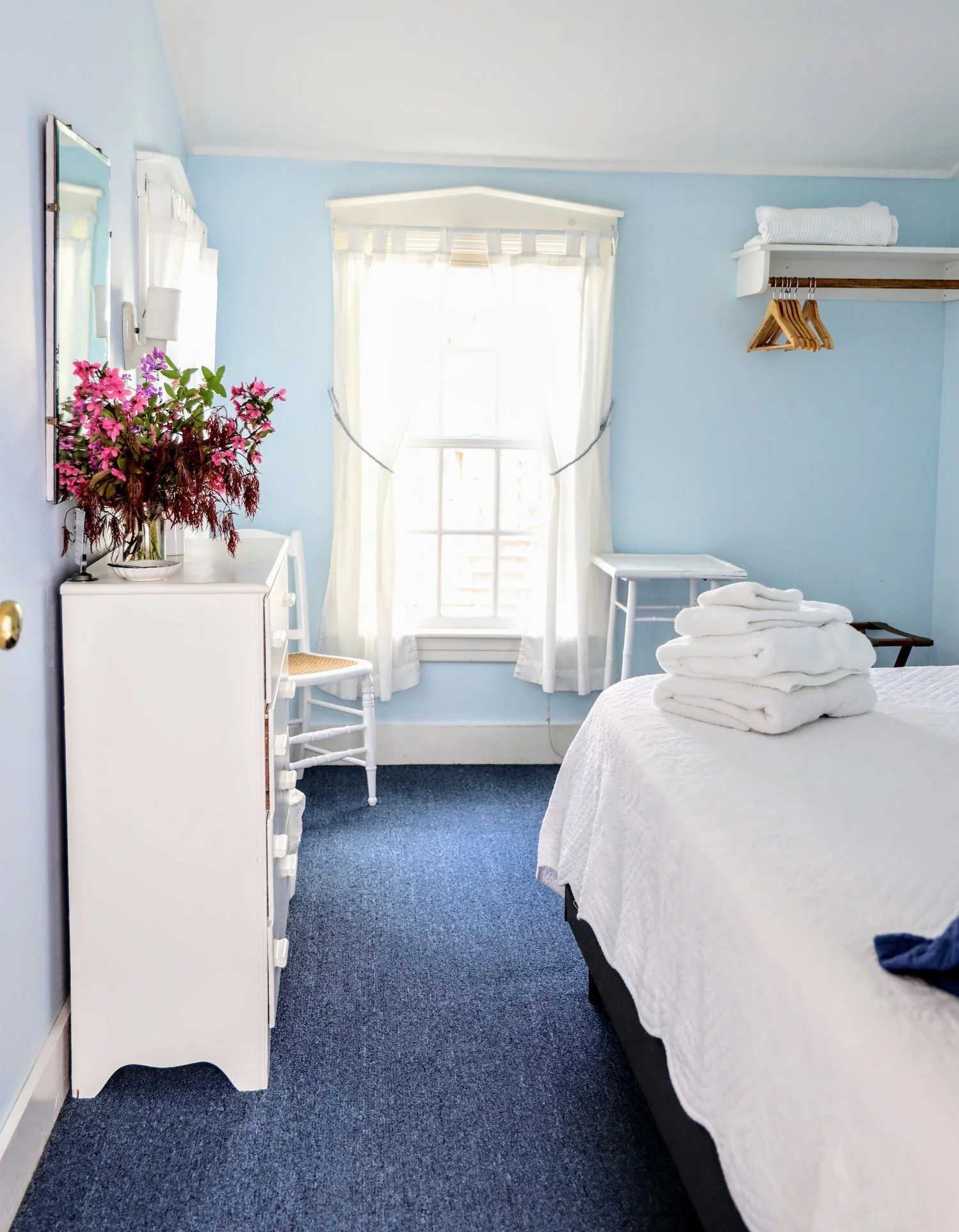 An image of a room at the guest house.
