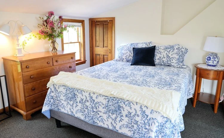 An image of a room at the guest house.