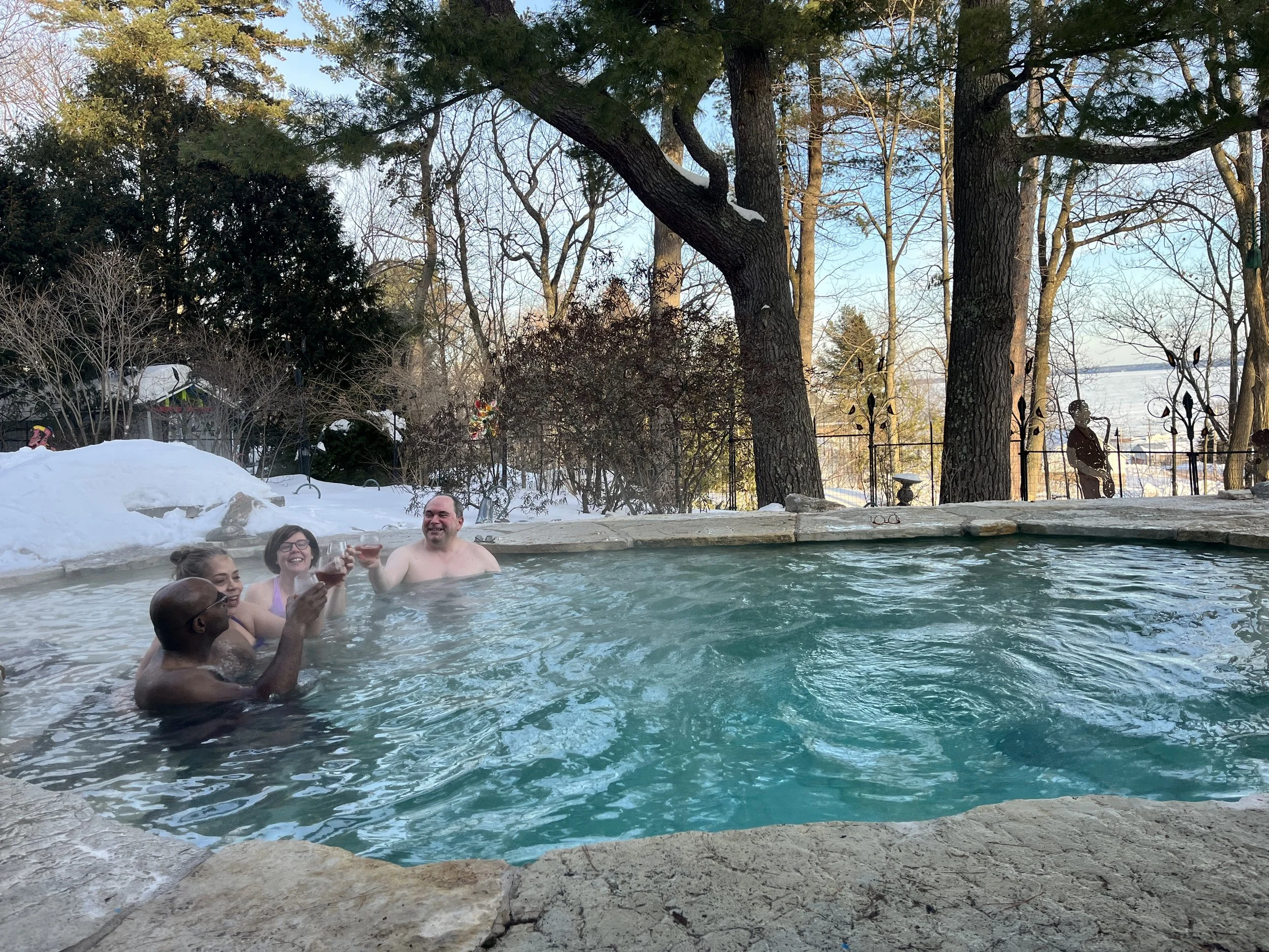 Queen's View - Guests freinds couple toasting in pool.JPG