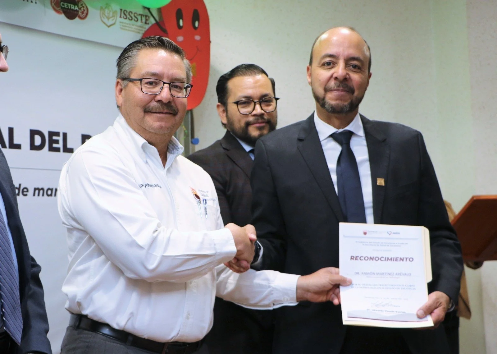 Destacan trayectoria de especialistas en salud renal