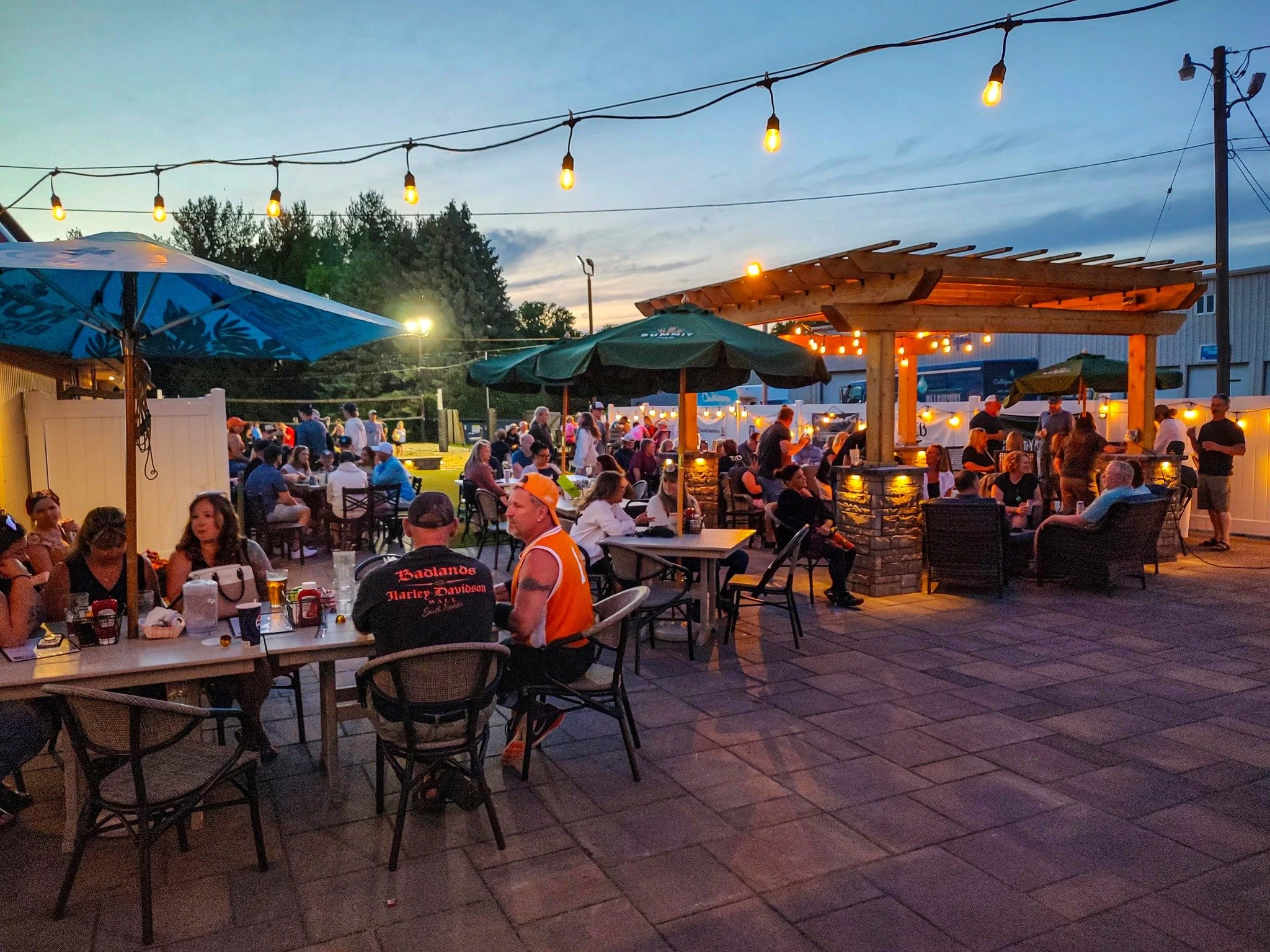 Dine Outside This Summer: 43 Outdoor Patios, Decks &amp; Dining Spaces in Northfield and Dundas