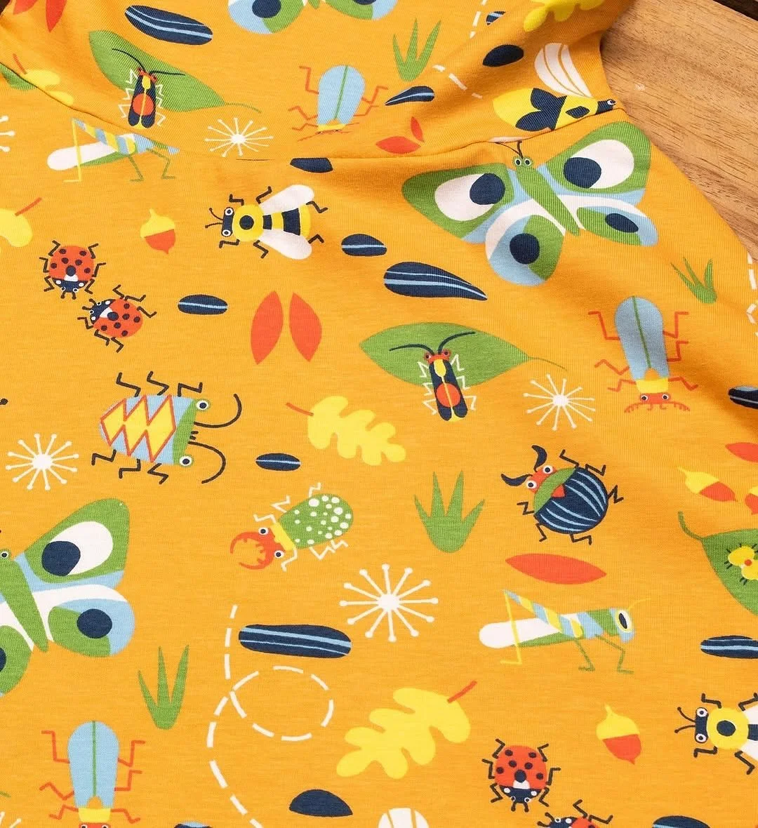 Did you know I created all @merle.kids designs myself? Here’s a little look into my design process for the “Bugs and Critters” print. At first, my inspiration for this one was insect hotels… I find them so pretty, and they&rs