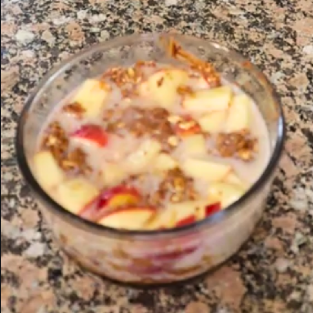 EASY Cinnamon Apple Overnight Oats
