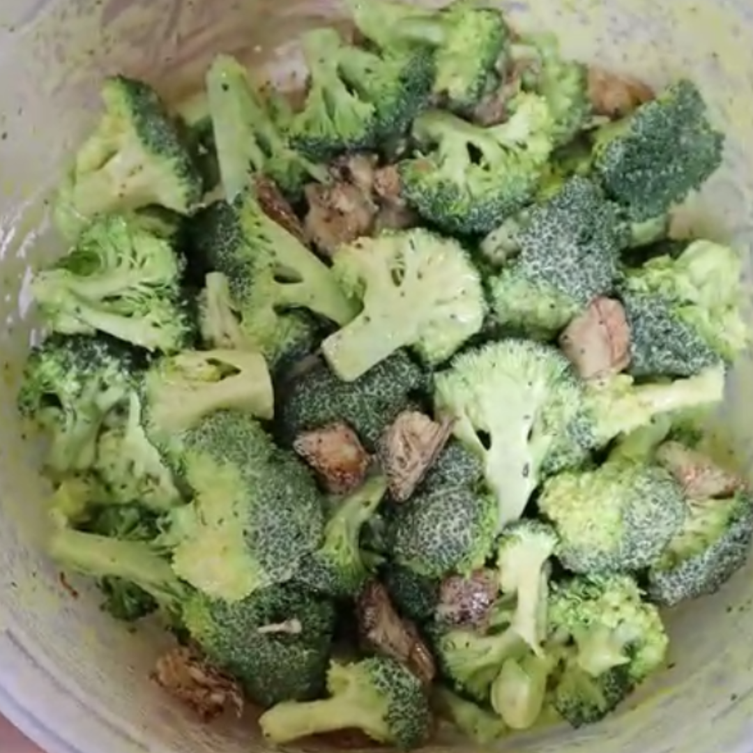 SIMPLE Chicken &amp; Broccoli Salad