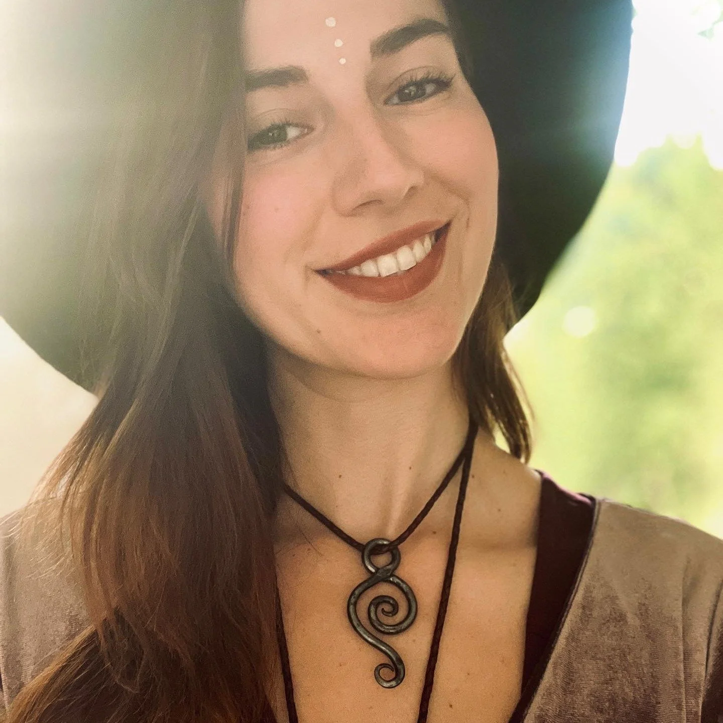 Kubi May: wand crafting and folklore workshop in Glastonbury UK. The Hummingbird Life Glastonbury retreat