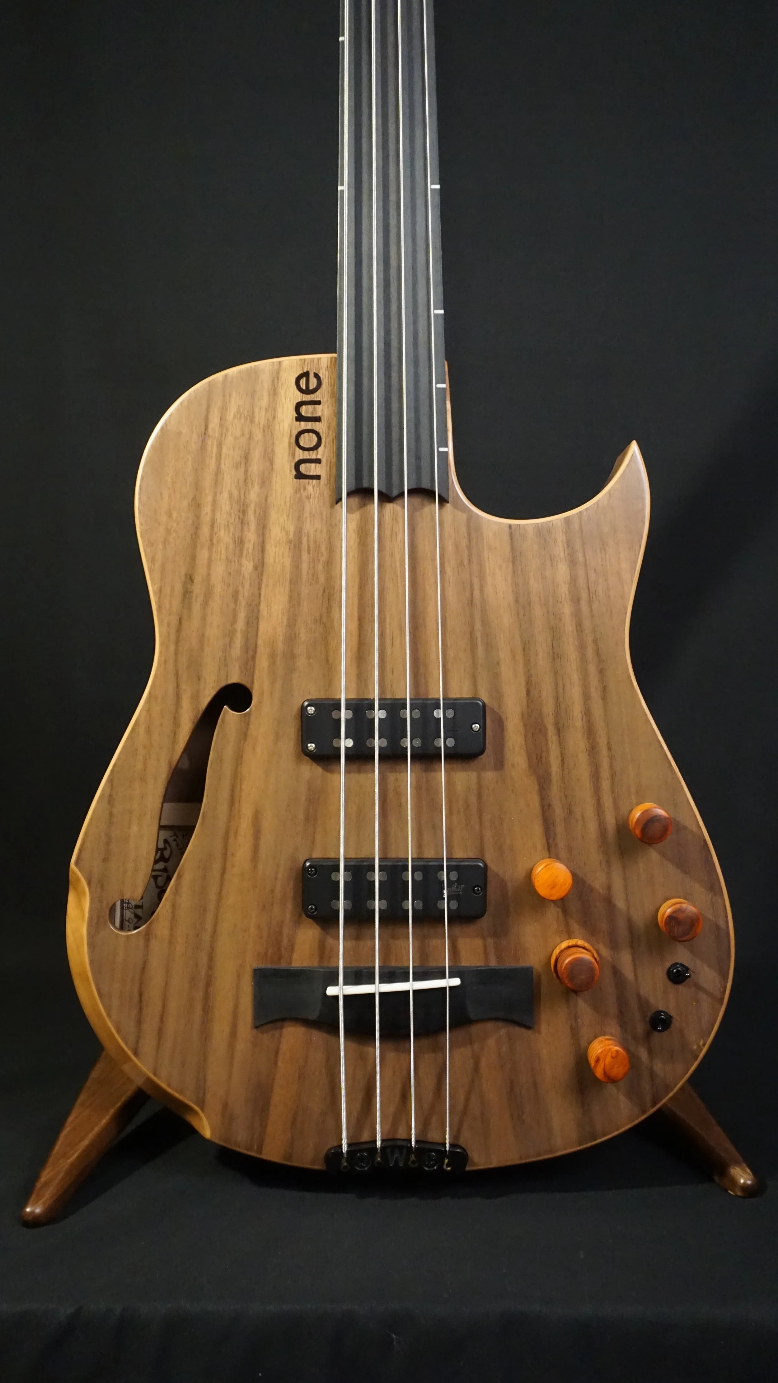 hand-made-guitars-bischoff-guitars