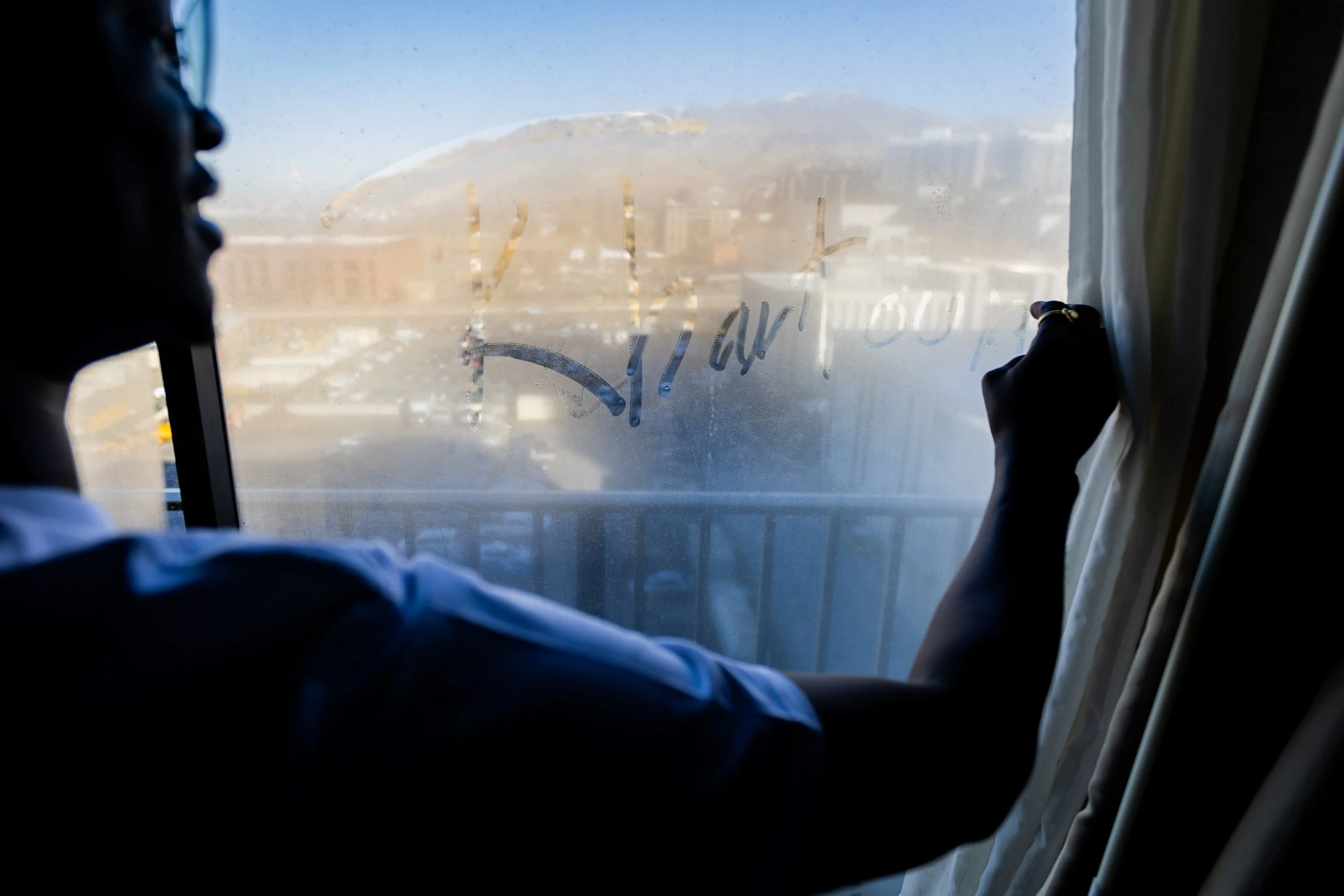  “Khartoum” director Anas Saeed writes the name of his film on the window of his hotel room at the Salt Lake Plaza SureStay Hotel in Salt Lake City on Tuesday, Jan. 21, 2025, before leaving for Park City for the film’s world premiere at the Sundance 