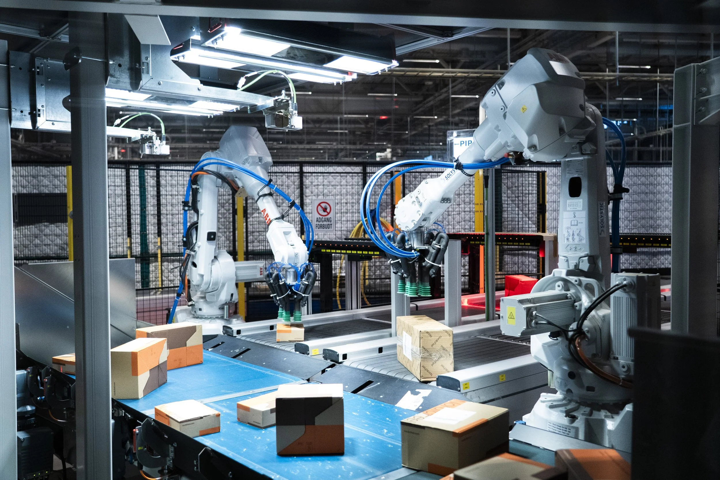 Postal robots during the Christmas rush