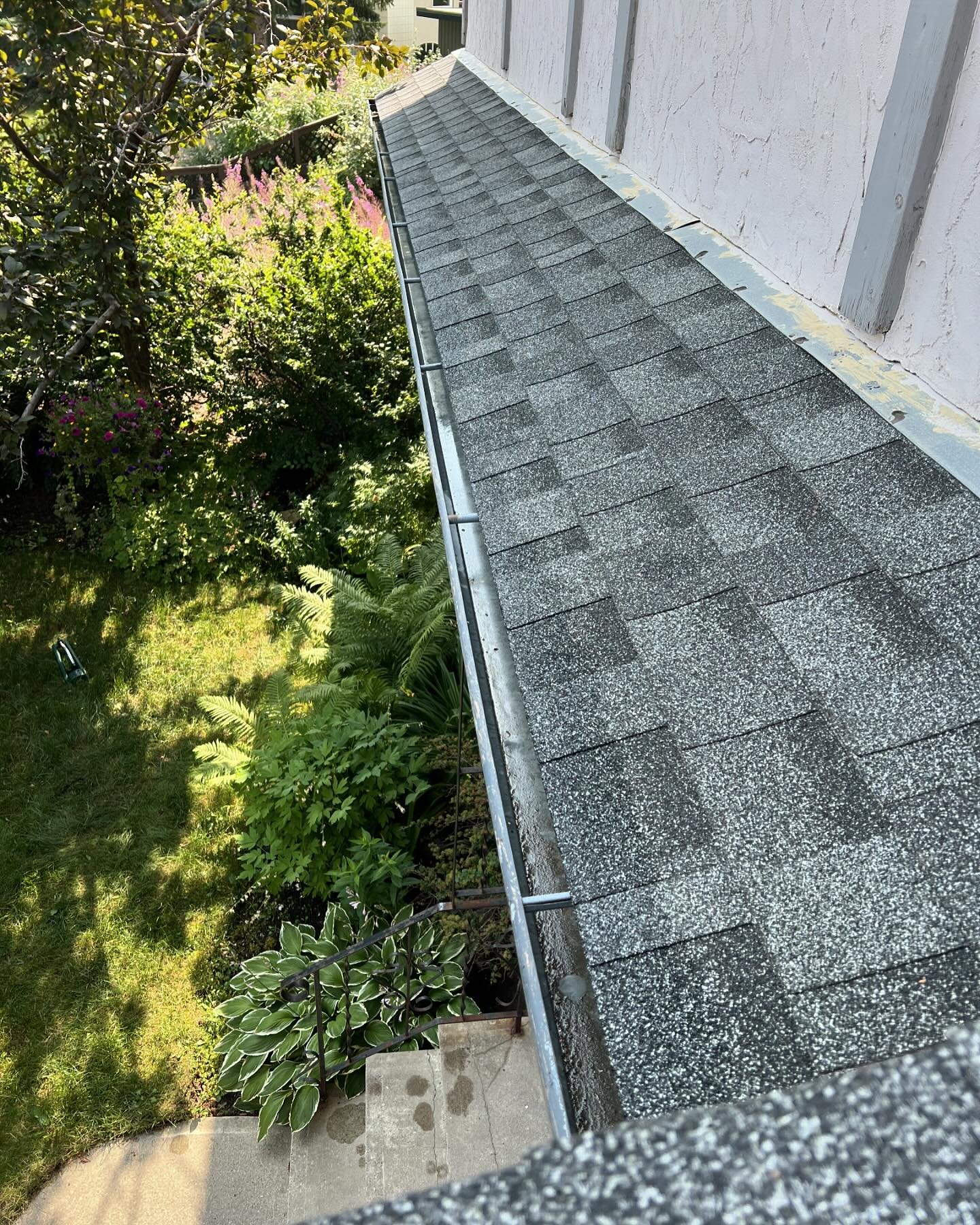 We do residential and commercial gutter cleaning!