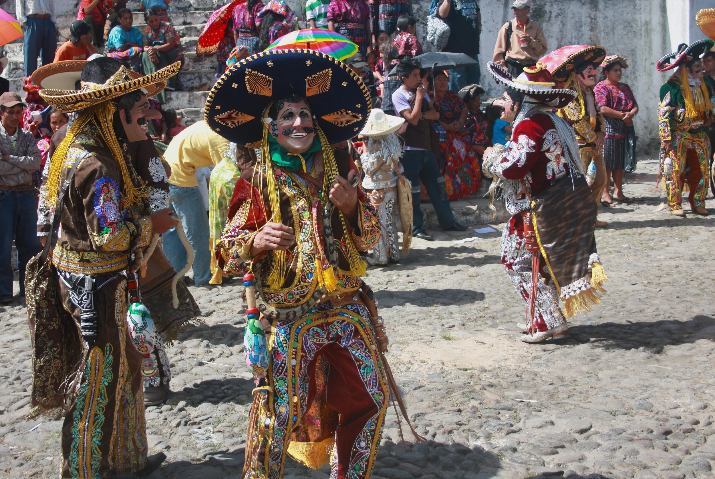  Snake handling in  El Baile de los Mexicanos , Quiché Department, Guatemala. Image: ©J. Vannini 