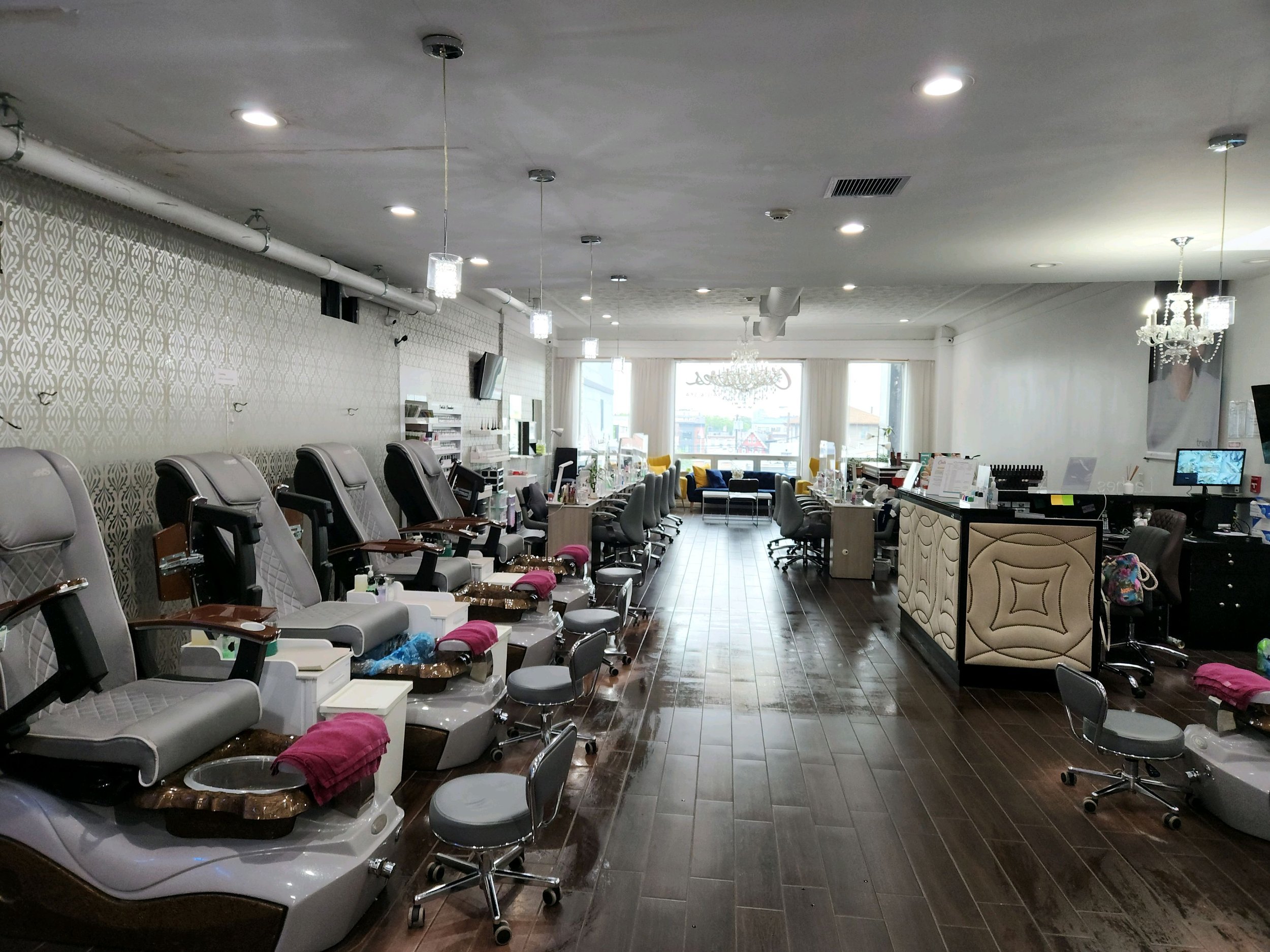 Best Nail Salons in Cleveland. Nearby on Booksy!