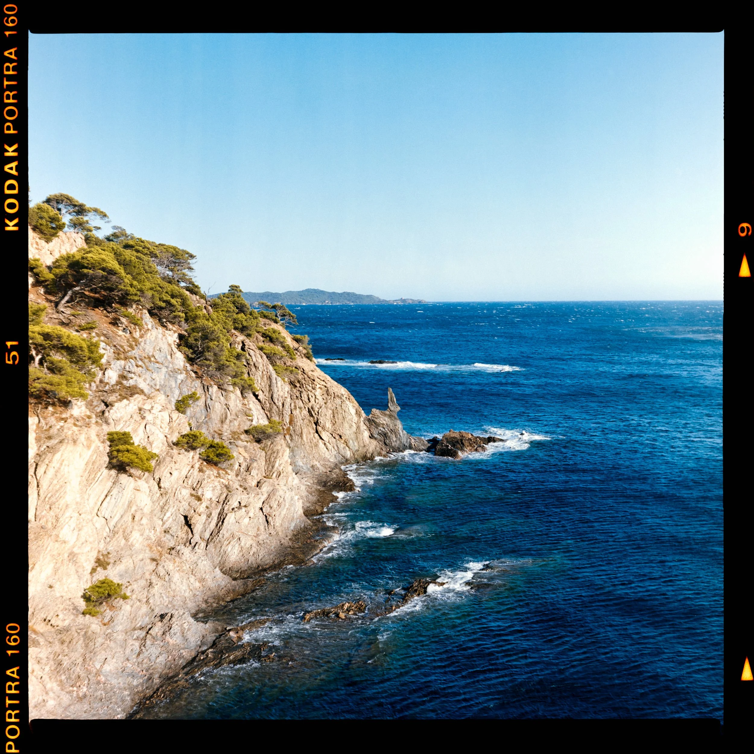 RFerand_C96_Yashica-Mat_Portra160_09-Edit-Sentier du Littoral-SD.jpg