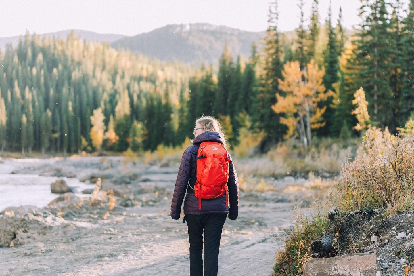 The Lowealpine Descent 25L bag was designed for the winter slopes but it does blend perfectly with the Autumn colours.

#LoweAlpine #commercialphotography #productphotography