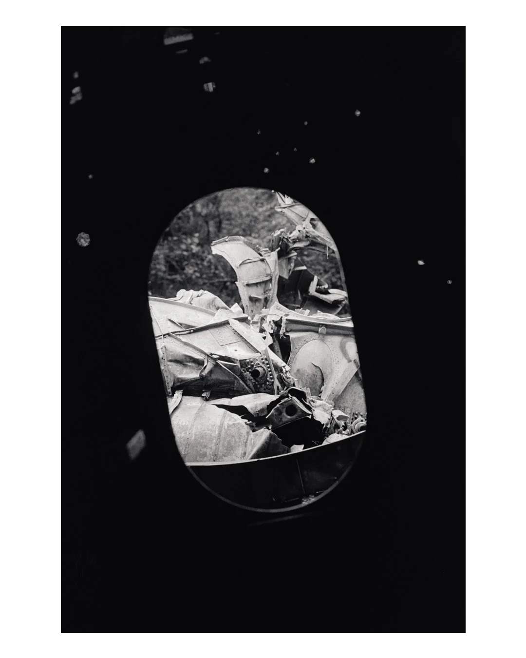 A popular hike near Tofino to a wrecked military Canso plane from the WW2 era.
Vancouver Island, BC.
📷Camera: Minolta SRT-101
🎥Lenses: Rokkor 28mm & 58mm
🎞️Film: Kodak Tri-X 400 I #35mm
🧪Lab: Home developed with Ilfotec DD-X
🔘Filter: Orange