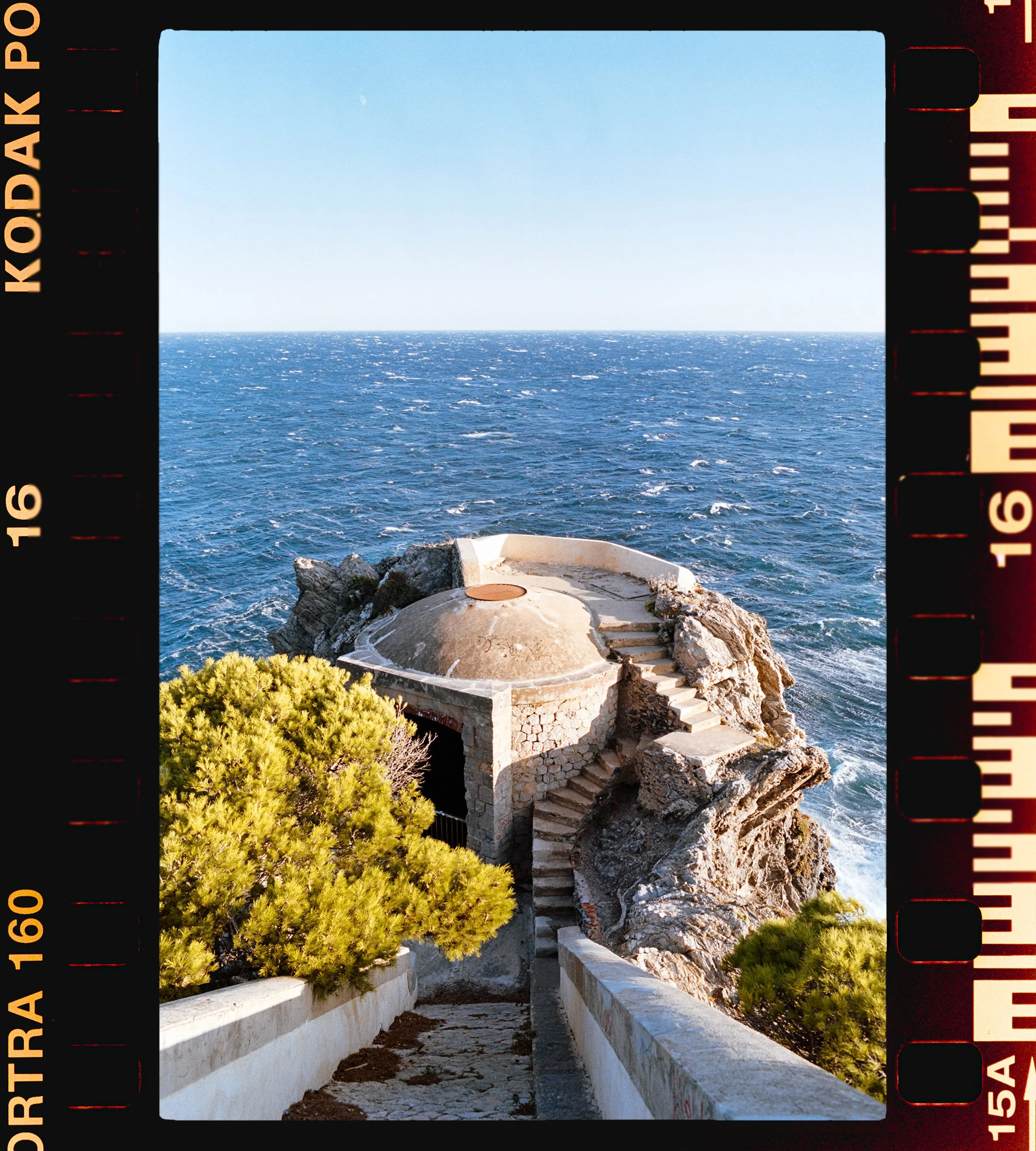 RFerand_C99_EF3T_Portra160_31-Edit-Sentier du Littoral-HD.jpg