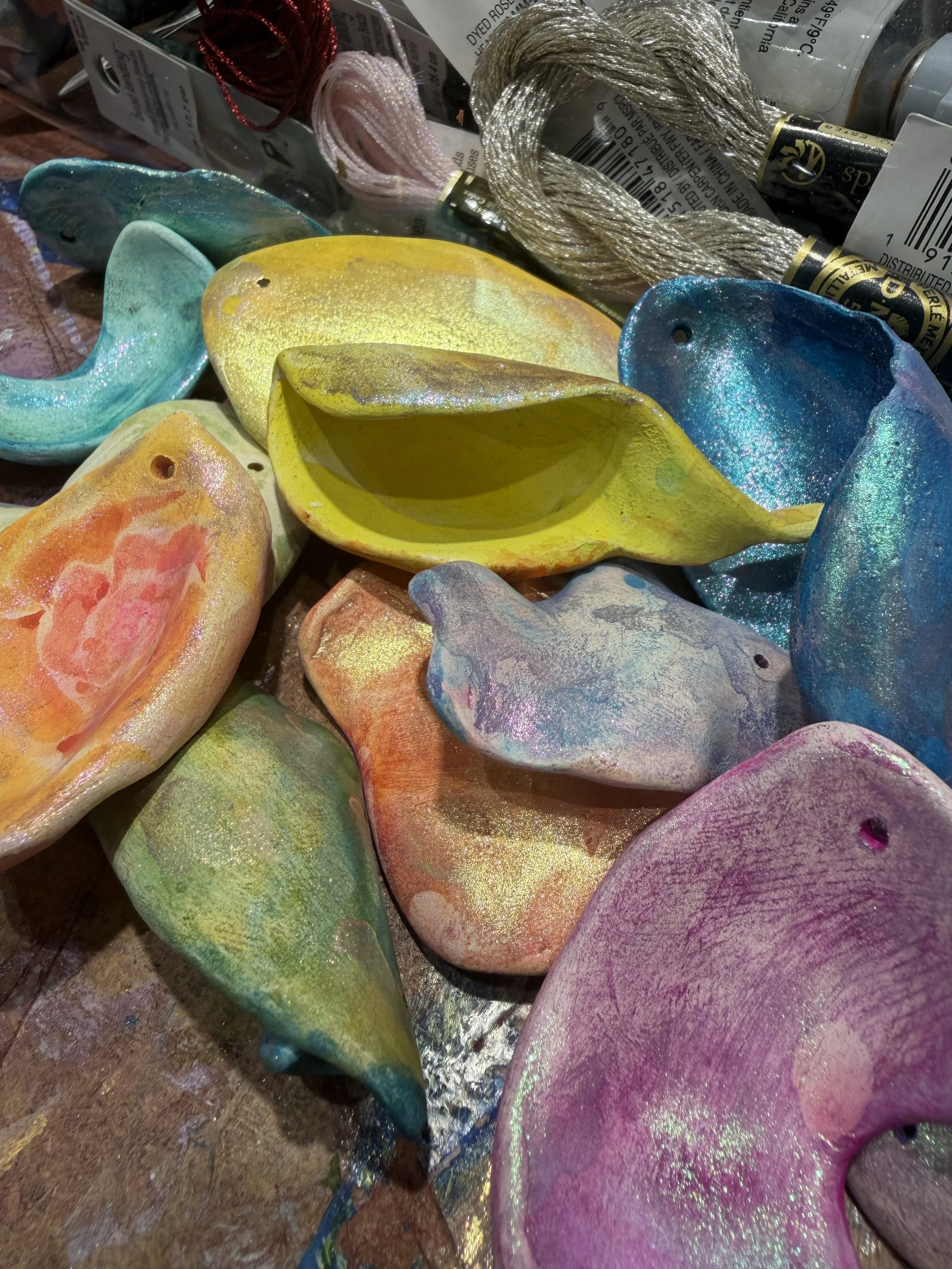 Detail, ceramic painted hojas