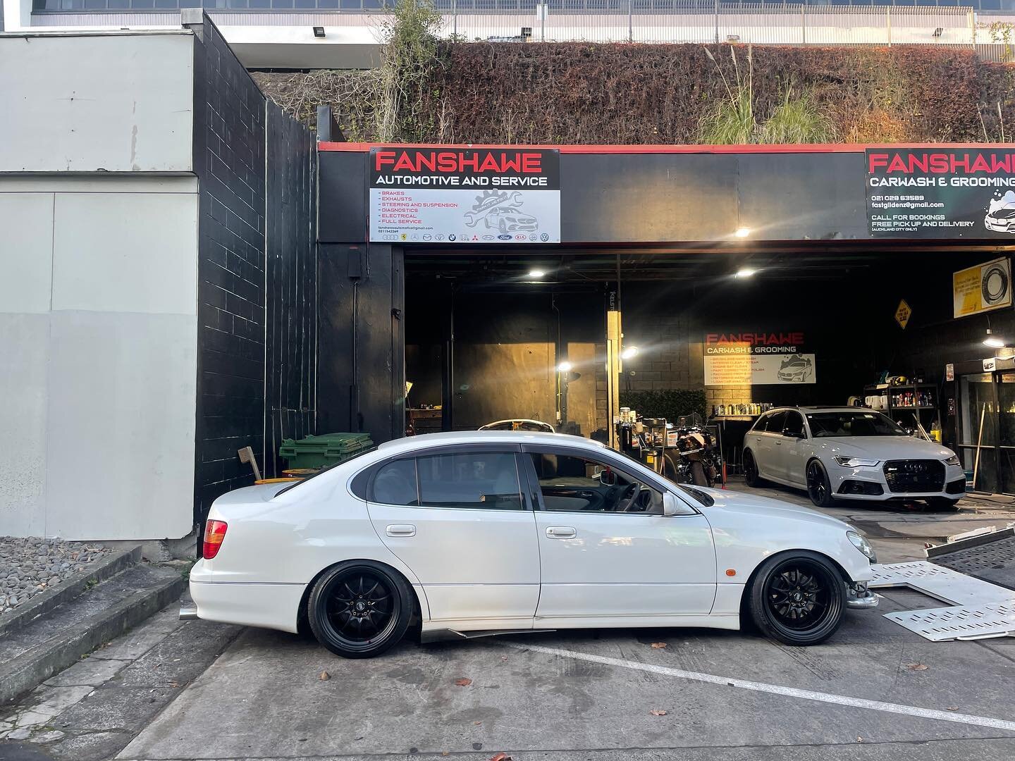 Blood sweat and tears. Lots of long nights and weekend days put into this Aristo. Started this project last year with the owner being a very close friend of mine. The car was stock when purchased. Came back from JT Performance making a humble 385KW w