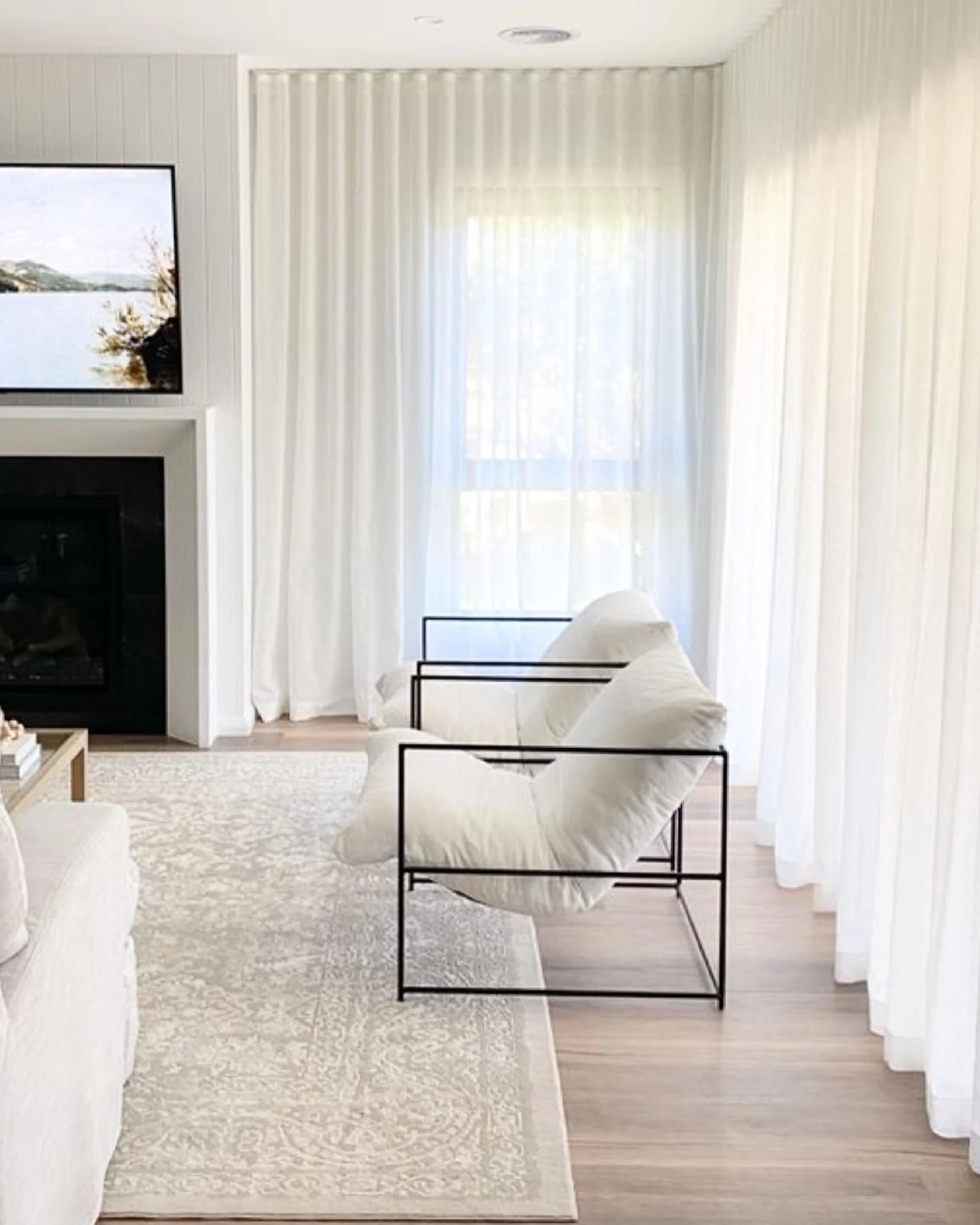 Window treatments are such an easy way to create a certain mood in your home. 

Tip | curtains should always go from floor to ceiling. 

With so many options to choose from give MAK a call today to book a consultation. 

📷 Pinterest